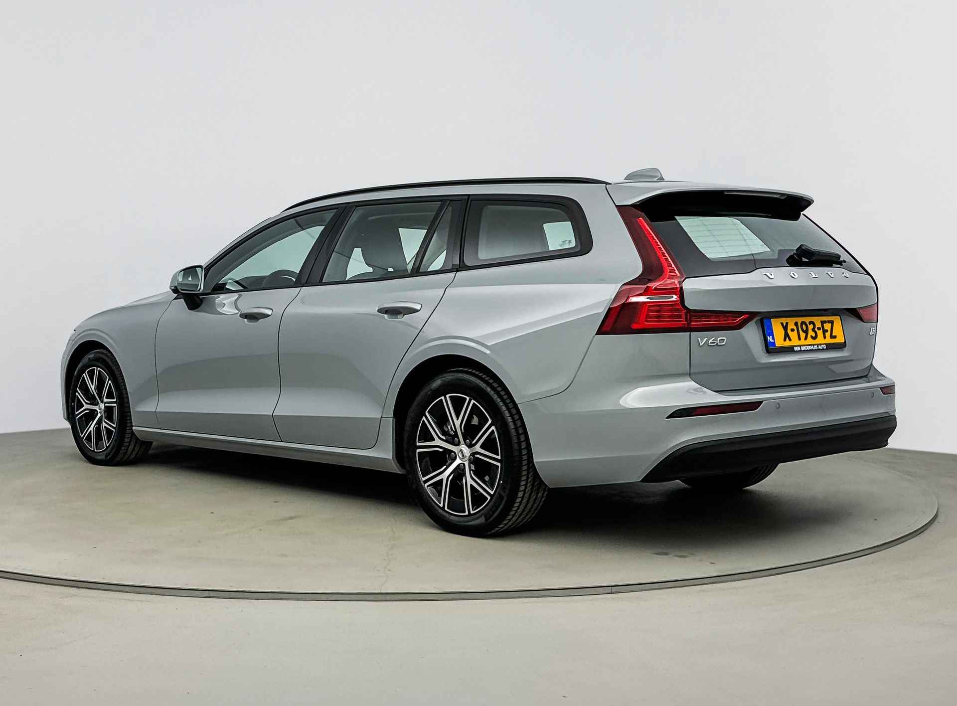 Volvo V60 2.0 B3 Essential | Android- Apple Carplay | Climaatcontrol | Parkeersensoor V+A | Camera achter - 5/28