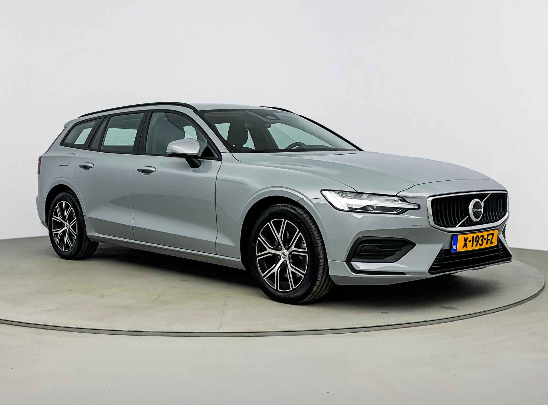 Volvo V60 2.0 B3 Essential | Android- Apple Carplay | Climaatcontrol | Parkeersensoor V+A | Camera achter - 6/28