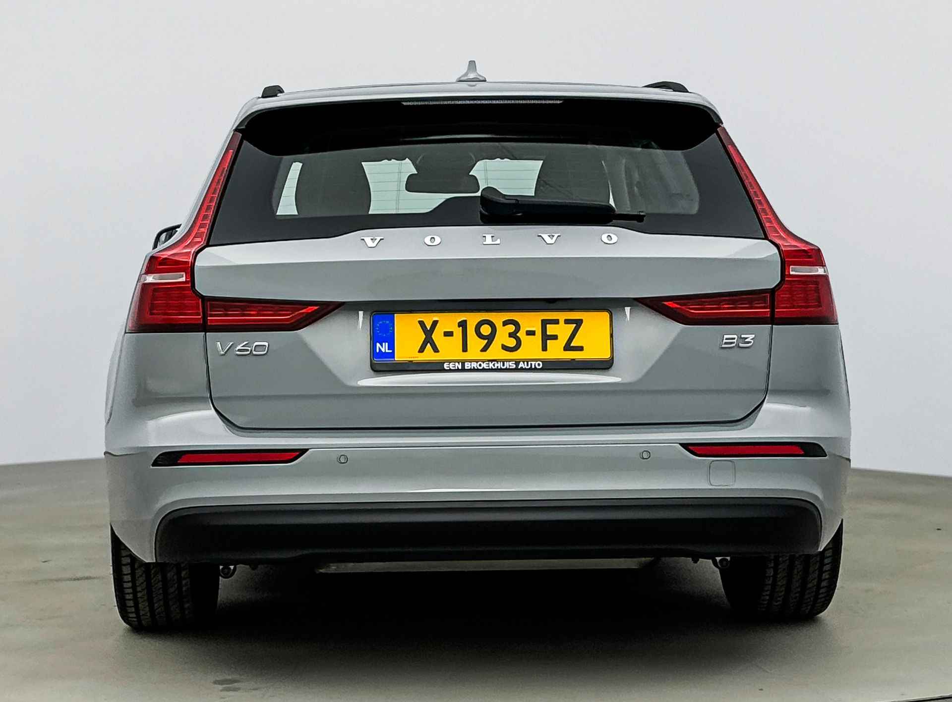 Volvo V60 2.0 B3 Essential | Android- Apple Carplay | Climaatcontrol | Parkeersensoor V+A | Camera achter - 8/28