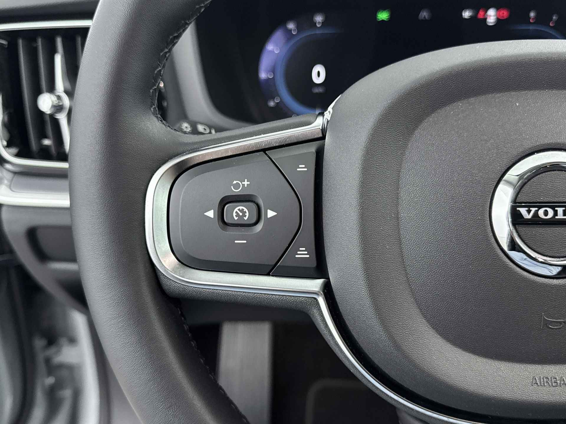 Volvo V60 2.0 B3 Essential | Android- Apple Carplay | Climaatcontrol | Parkeersensoor V+A | Camera achter - 16/28