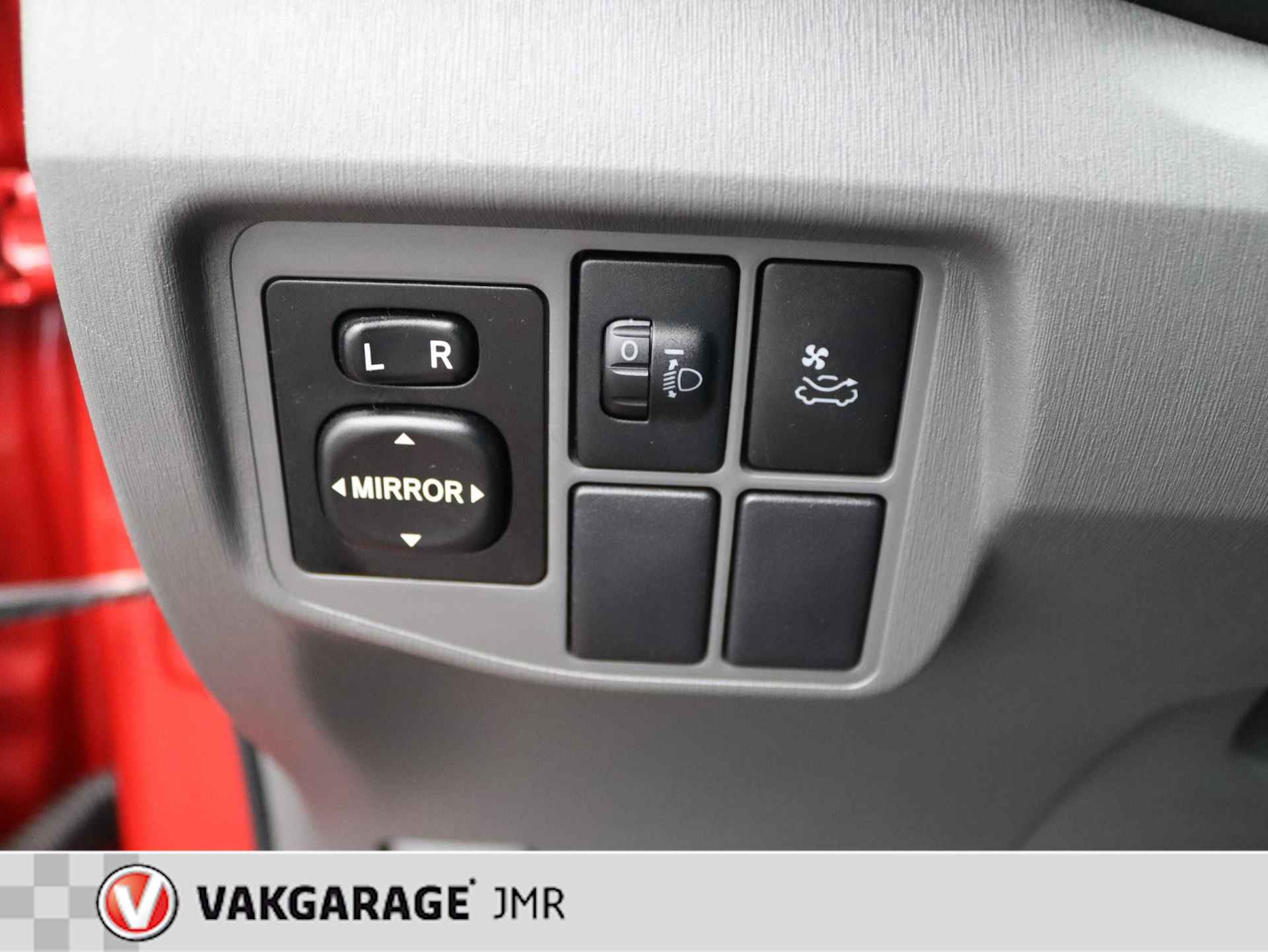 Toyota Prius 1.8 Comfort - Open Dak - Cruise Control - Parkeersensoren - Trekhaak - Climate Control - Bluetooth - 28/45