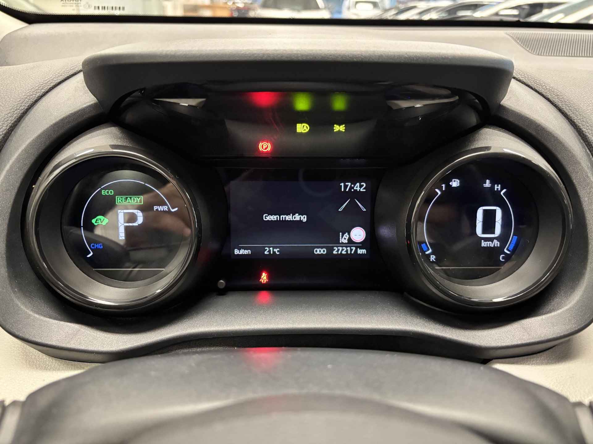 Toyota Yaris 1.5 Hybrid Launch Edition Stoelverwarming,Apple Crplay Android Auto ,17"LM velgen,Led,Camera,Wit dak - 11/28