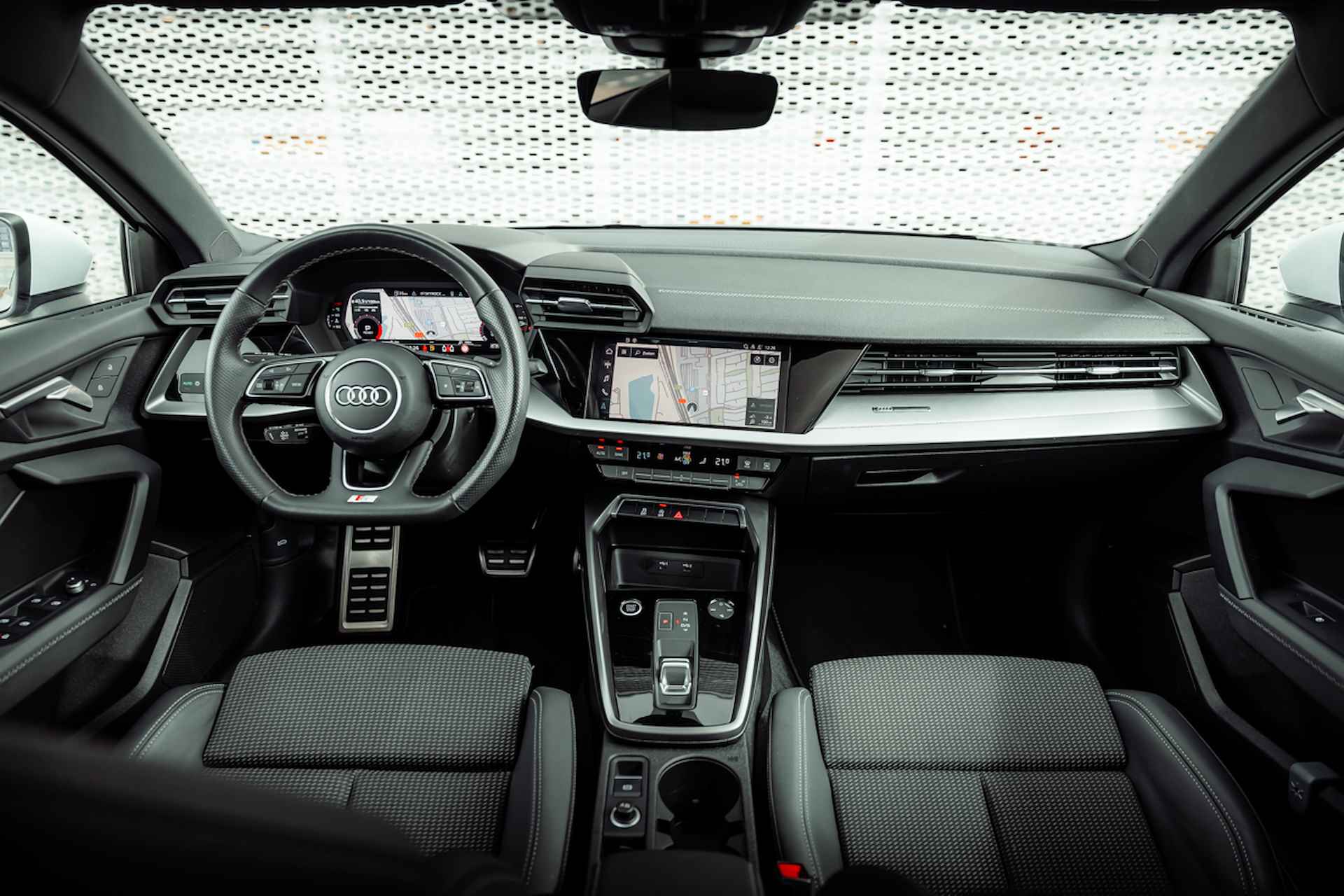 Audi A3 Limousine 35 TFSI 150pk s-tronic S edition | Panoramadak | Optiek zwart | Privacy glass - 17/31