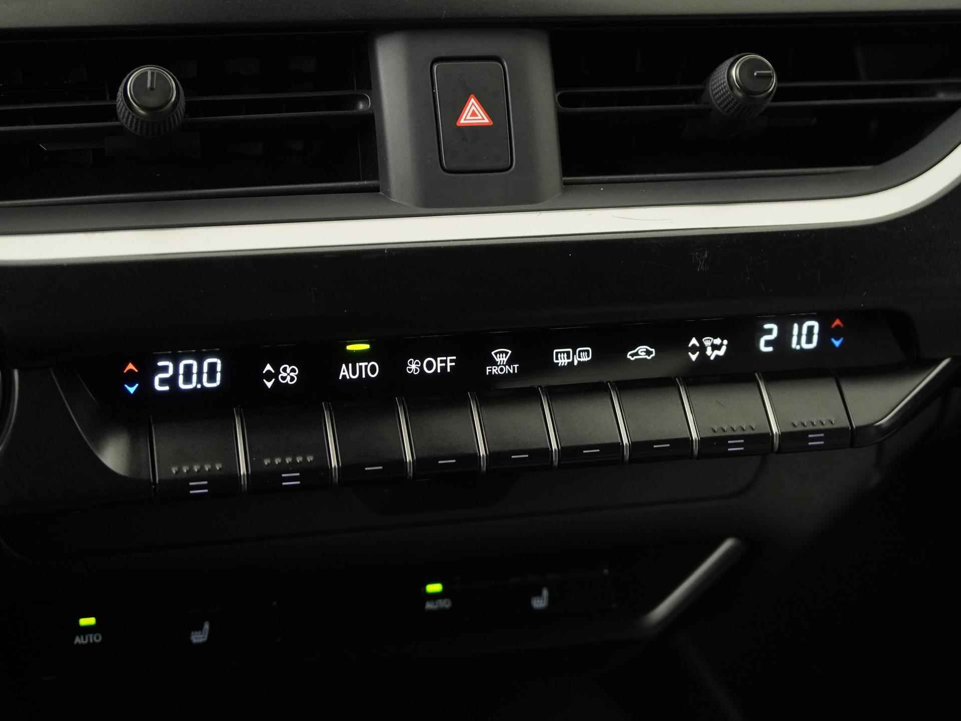 Lexus UX 250h Luxury Line | Leder | LED | Camera | Adapt cruise | Zondag Open! - 10/38