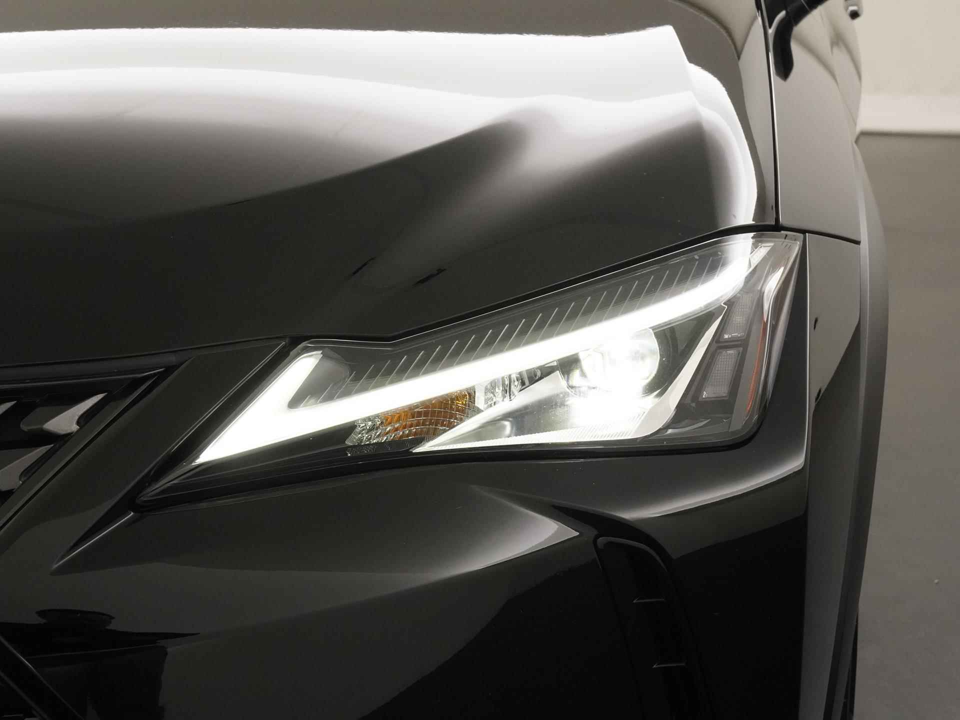 Lexus UX 250h Luxury Line | Leder | LED | Camera | Adapt cruise | Zondag Open! - 21/38