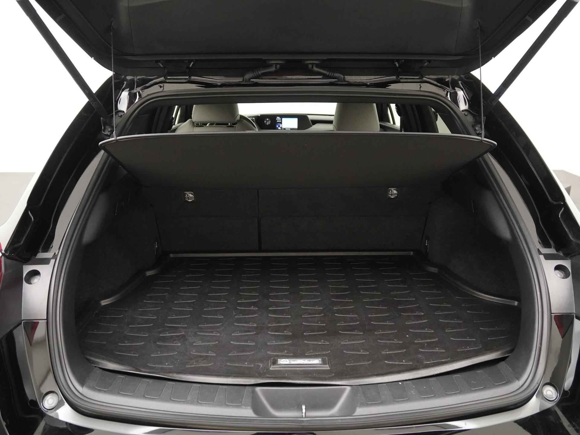 Lexus UX 250h Luxury Line | Leder | LED | Camera | Adapt cruise | Zondag Open! - 23/38