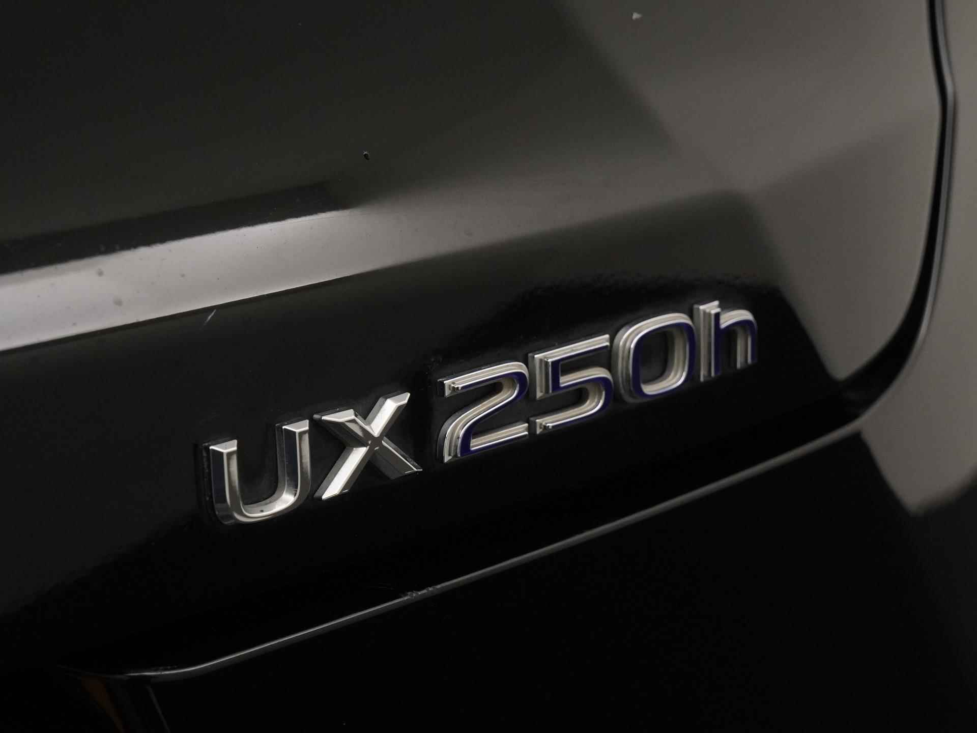 Lexus UX 250h Luxury Line | Leder | LED | Camera | Adapt cruise | Zondag Open! - 24/38