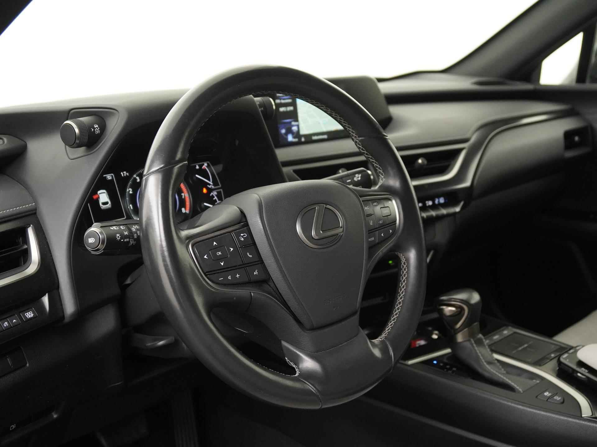 Lexus UX 250h Luxury Line | Leder | LED | Camera | Adapt cruise | Zondag Open! - 33/38