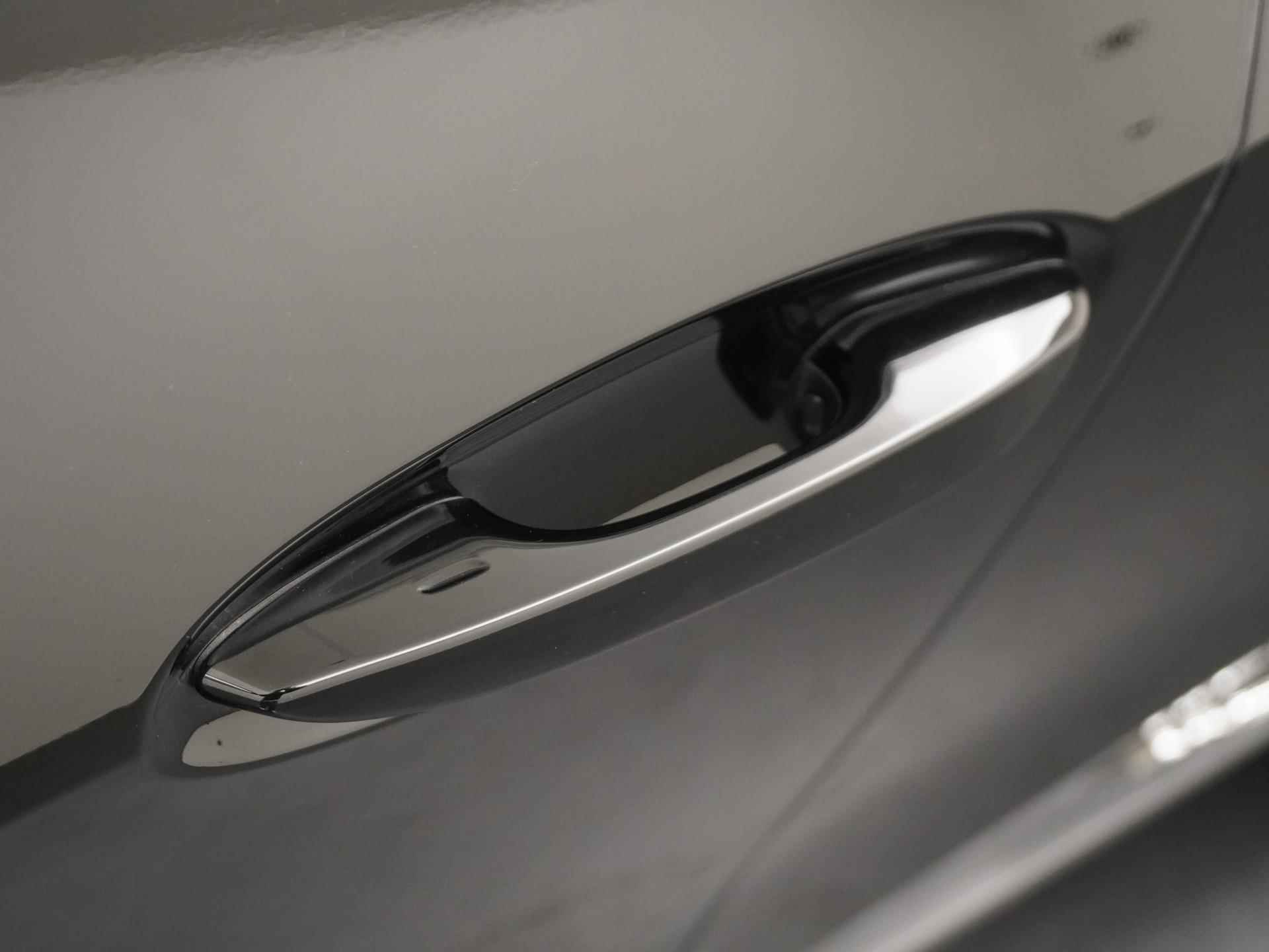 Lexus UX 250h Luxury Line | Leder | LED | Camera | Adapt cruise | Zondag Open! - 37/38