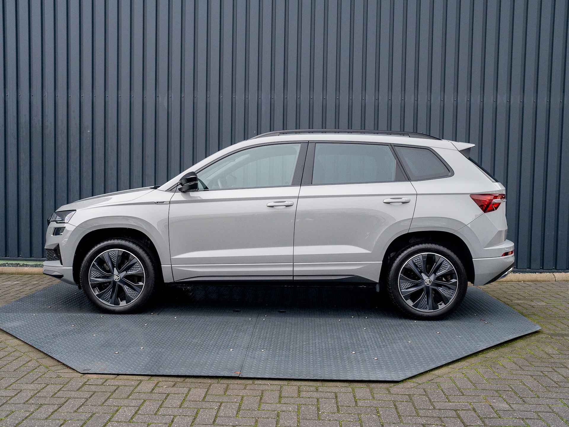 Škoda Karoq 1.5 TSI ACT Sportline Business | Camera | Adapt. Cruise control | Prijs Rijklaar!! - 4/44