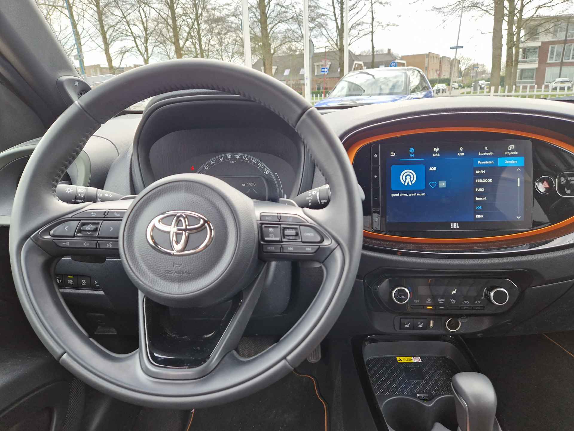 Toyota Aygo X 1.0 Limited Automaat JBL, Parkeersensoren V+A , Apple/Android , All-in Rijklaarprijs - 7/25