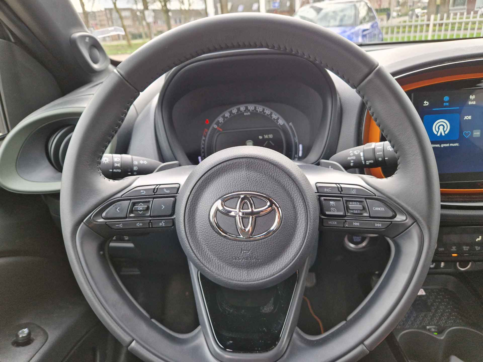 Toyota Aygo X 1.0 Limited Automaat JBL, Parkeersensoren V+A , Apple/Android , All-in Rijklaarprijs - 5/25