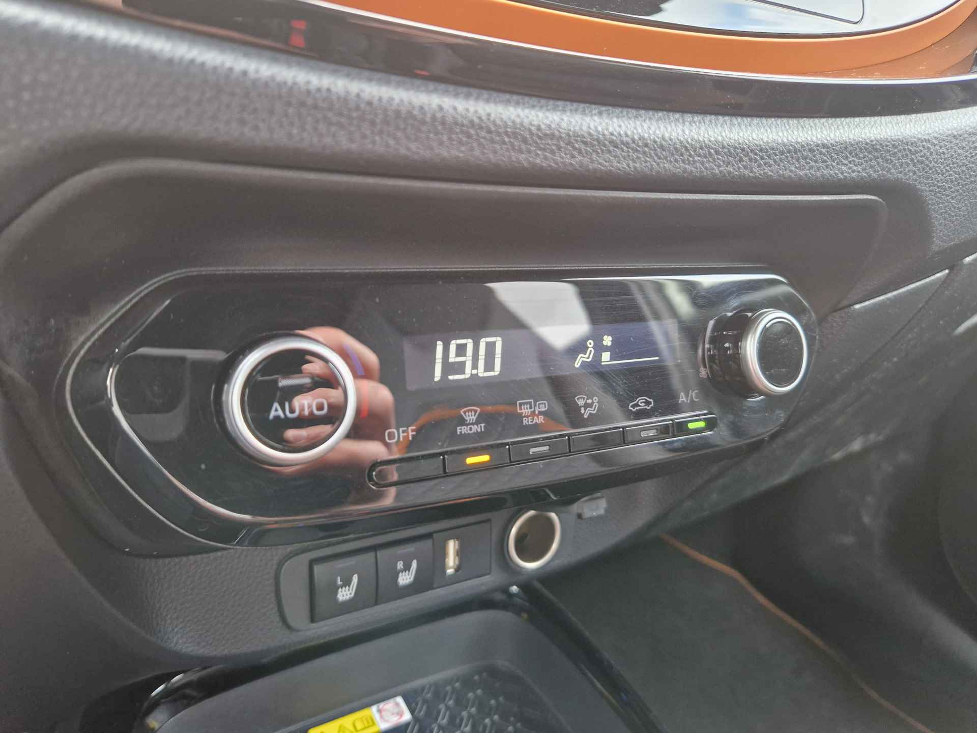 Toyota Aygo X 1.0 Limited Automaat JBL, Parkeersensoren V+A , Apple/Android , All-in Rijklaarprijs - 9/25