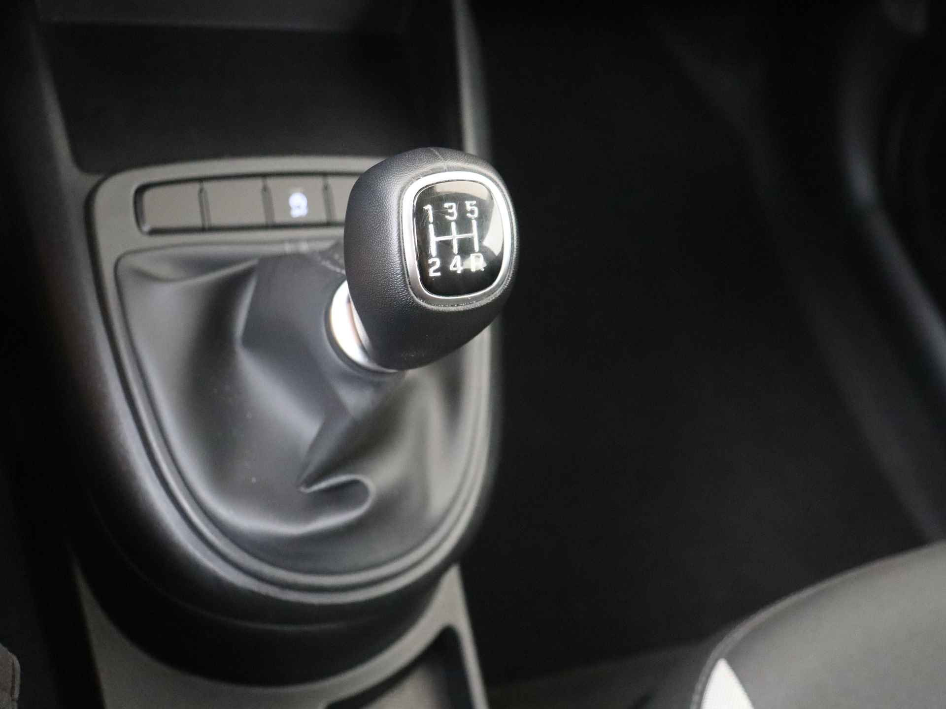 Hyundai i10 1.0 Comfort 5 deurs | Navigatie by App | Airco - 18/29