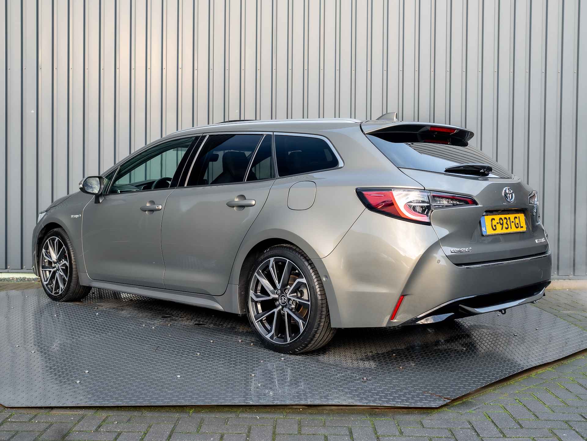 Toyota Corolla Touring Sports 2.0 Hybrid Premium | Panodak | JBL | Trekhaak afnb. | Leder | Prijs Rijklaar!! - 5/51