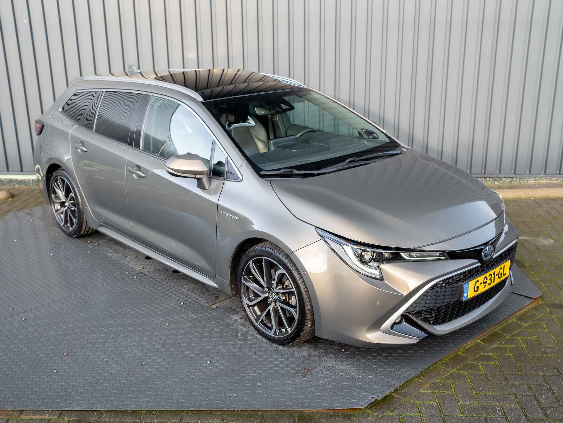 Toyota Corolla Touring Sports 2.0 Hybrid Premium | Panodak | JBL | Trekhaak afnb. | Leder | Prijs Rijklaar!! - 43/51