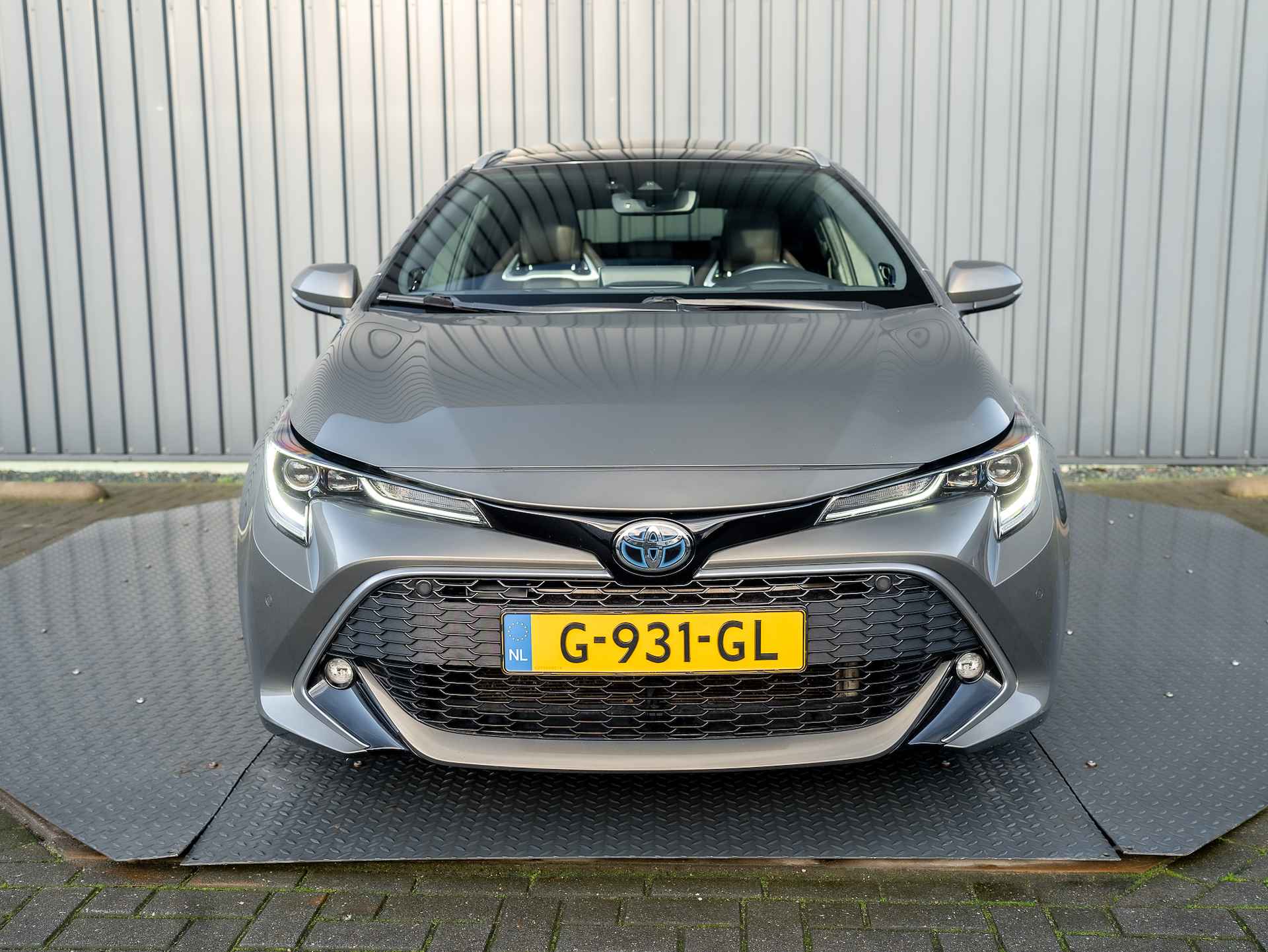 Toyota Corolla Touring Sports 2.0 Hybrid Premium | Panodak | JBL | Trekhaak afnb. | Leder | Prijs Rijklaar!! - 45/51