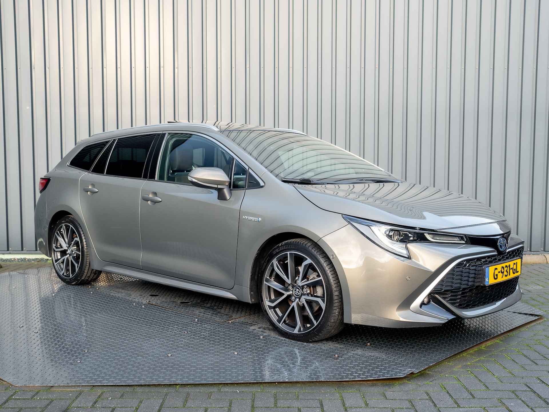 Toyota Corolla Touring Sports 2.0 Hybrid Premium | Panodak | JBL | Trekhaak afnb. | Leder | Prijs Rijklaar!! - 49/51