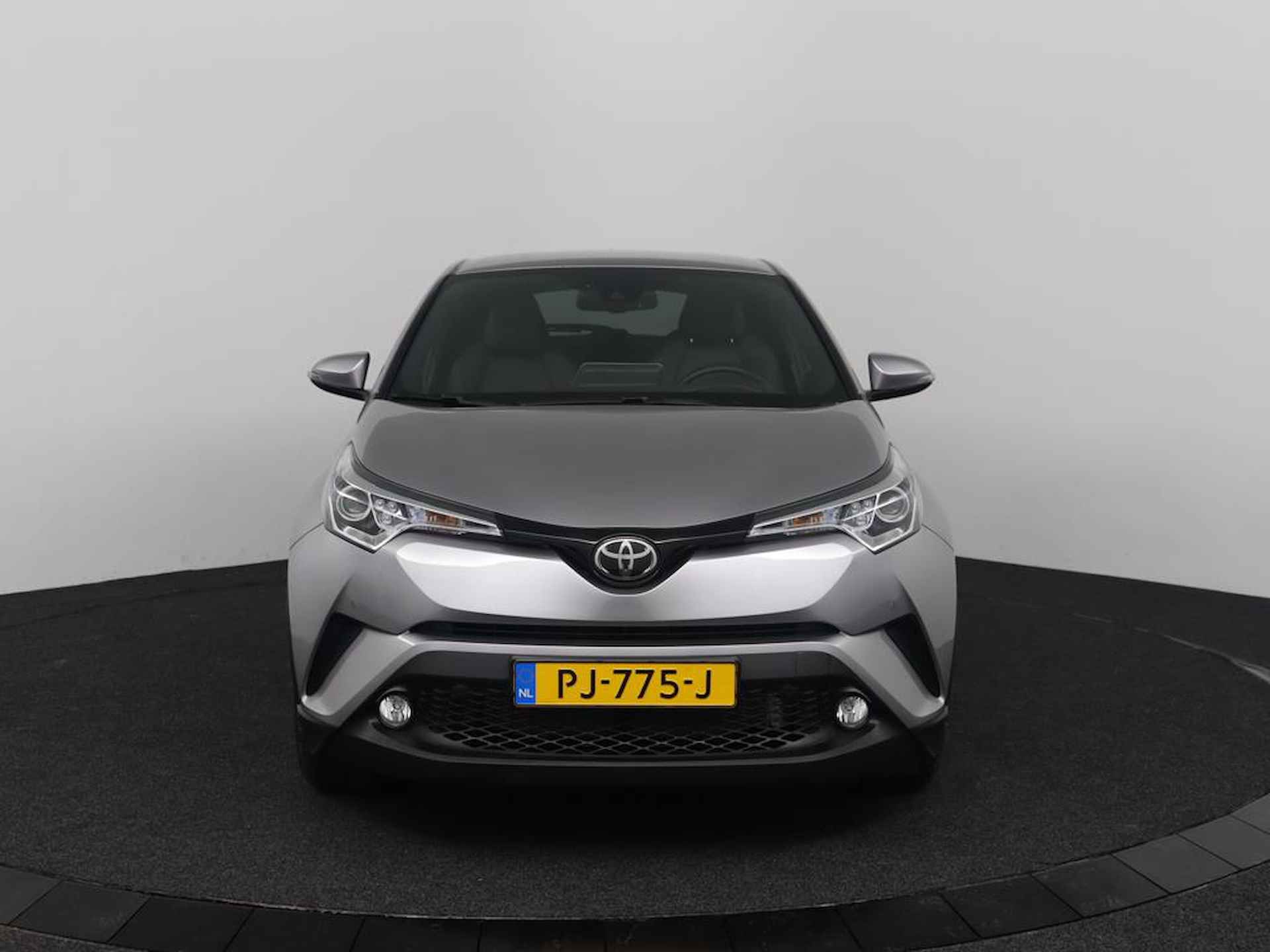 Toyota C-HR 1.2 Executive | NAP | 1e eigenaar | Lage Kilometerstand | Leder | Camera - 2/41