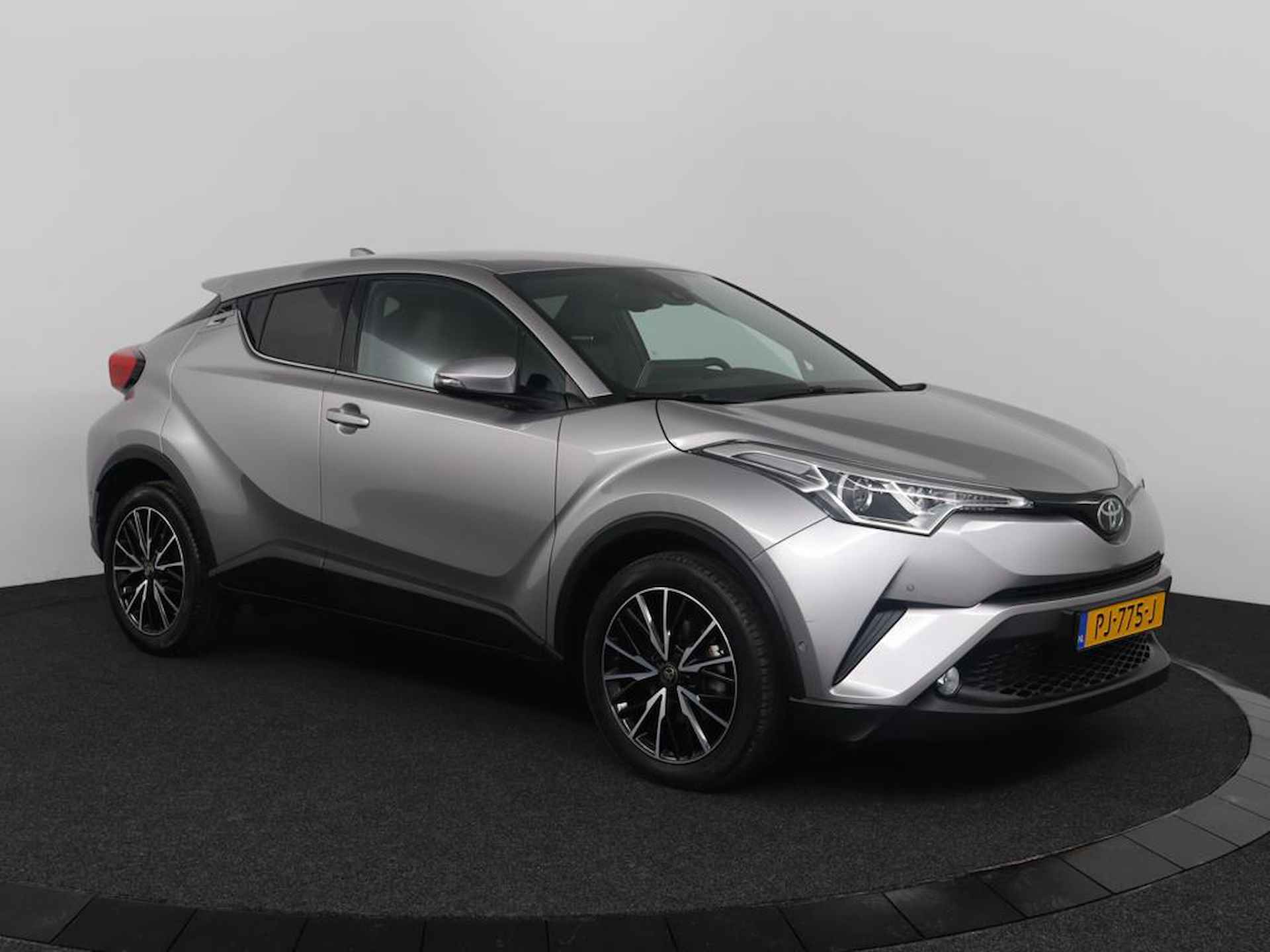 Toyota C-HR 1.2 Executive | NAP | 1e eigenaar | Lage Kilometerstand | Leder | Camera - 3/41