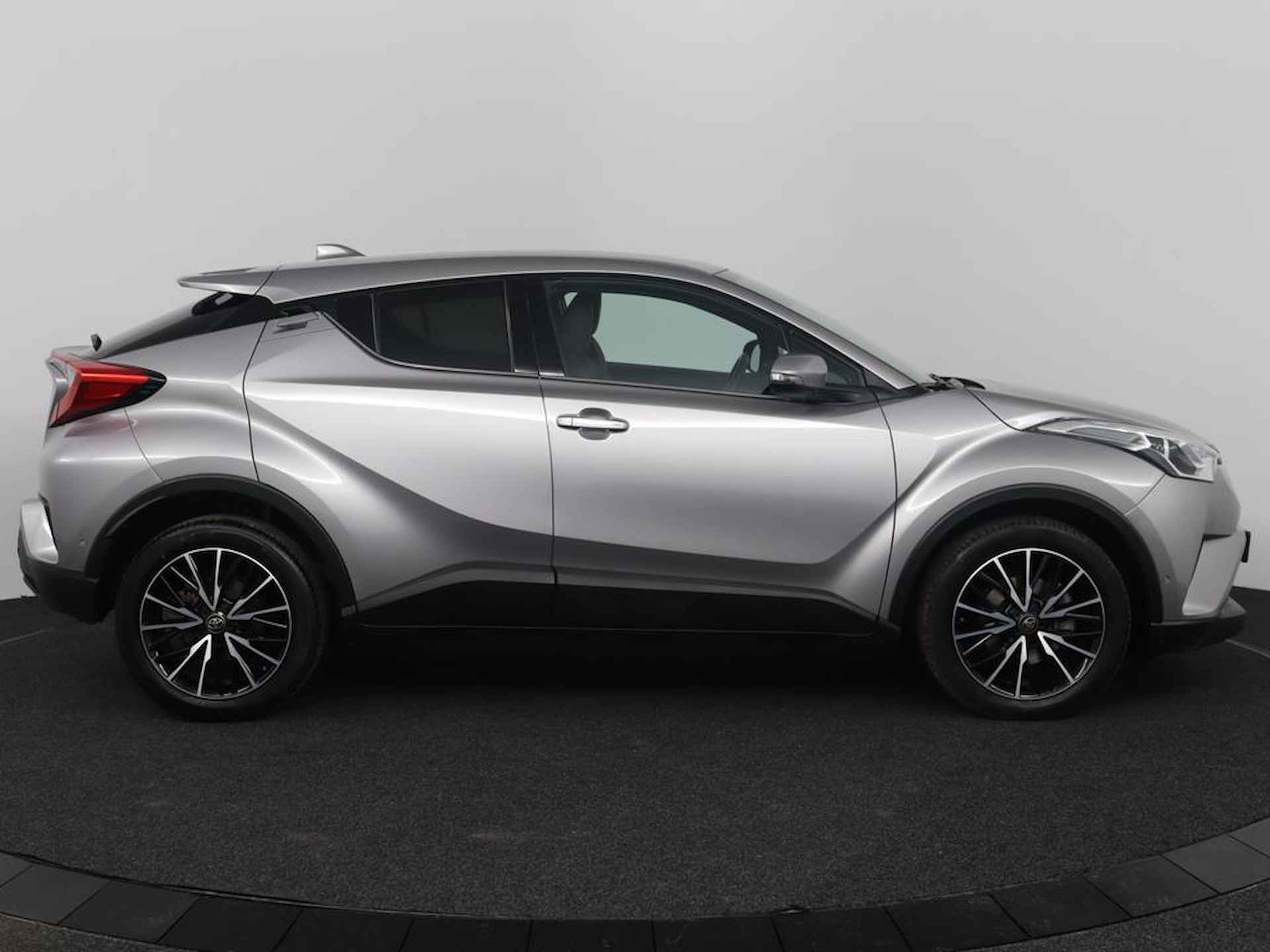 Toyota C-HR 1.2 Executive | NAP | 1e eigenaar | Lage Kilometerstand | Leder | Camera - 4/41