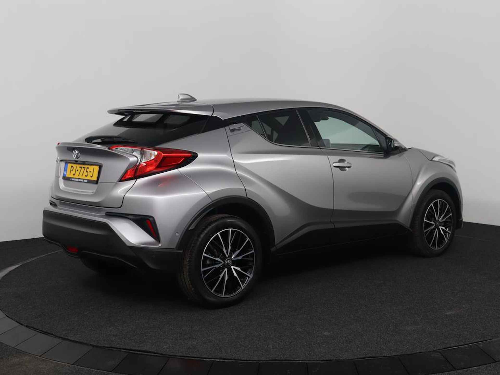 Toyota C-HR 1.2 Executive | NAP | 1e eigenaar | Lage Kilometerstand | Leder | Camera - 5/41