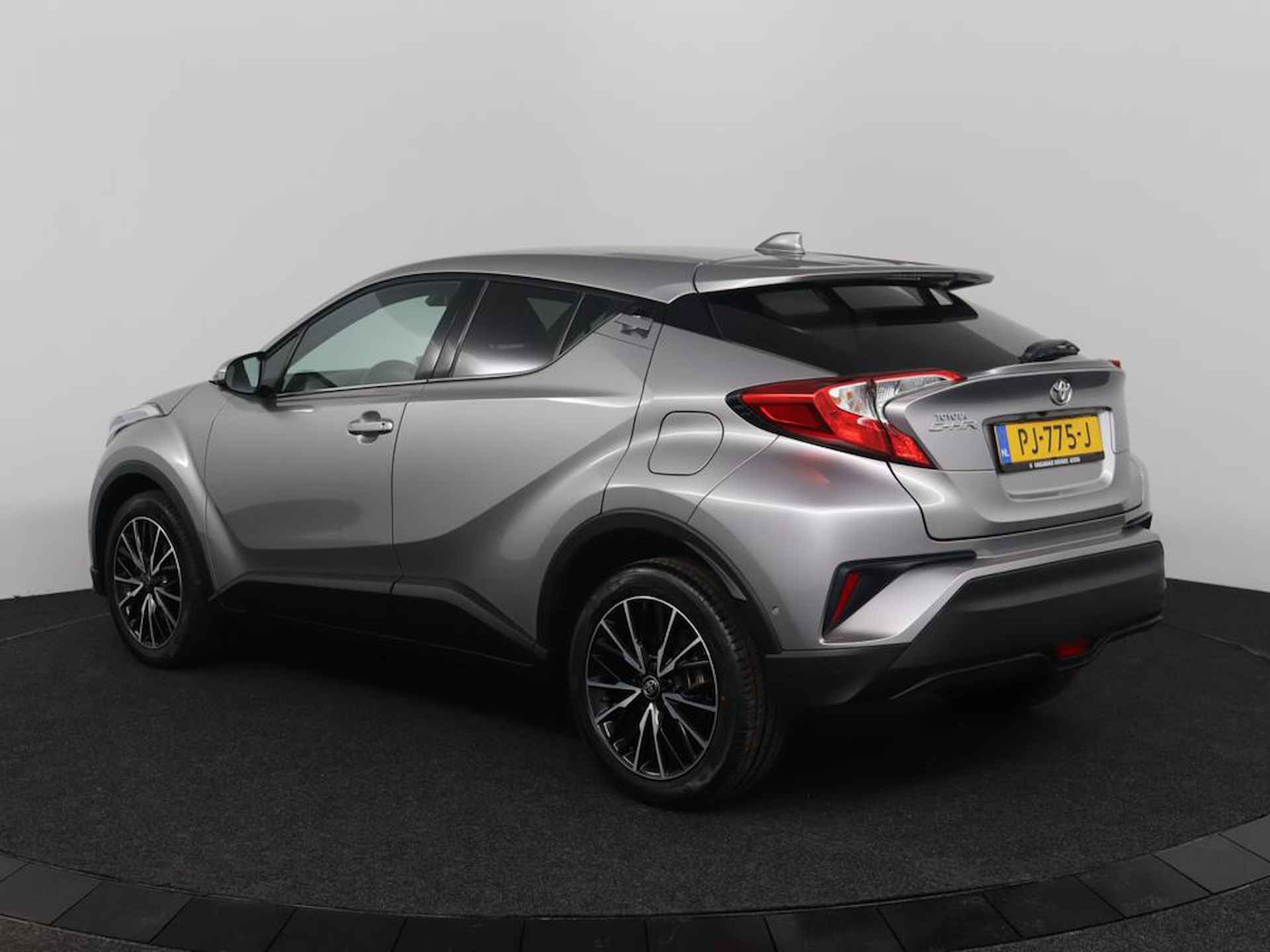 Toyota C-HR 1.2 Executive | NAP | 1e eigenaar | Lage Kilometerstand | Leder | Camera - 7/41