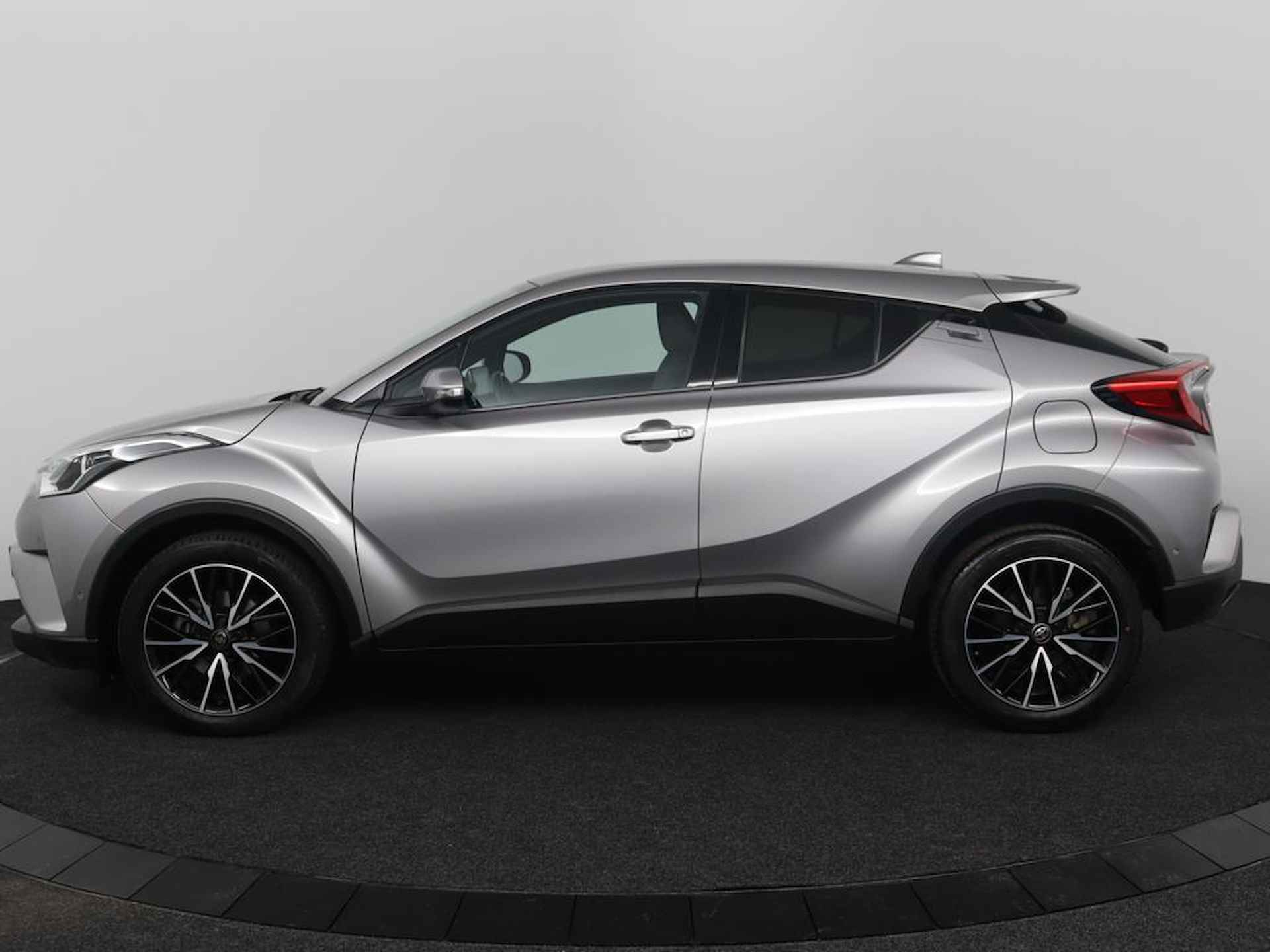 Toyota C-HR 1.2 Executive | NAP | 1e eigenaar | Lage Kilometerstand | Leder | Camera - 8/41