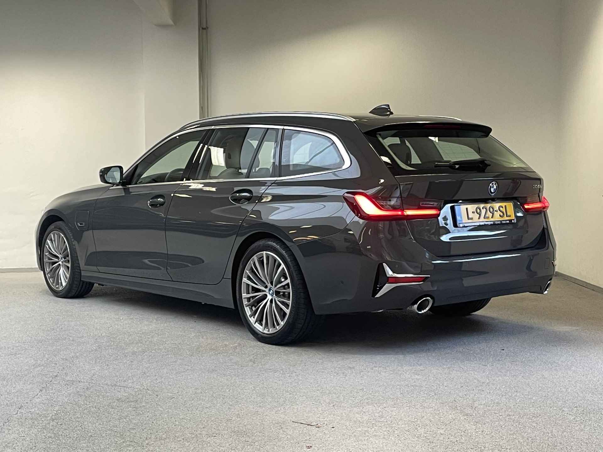 BMW 3-serie Touring 330e Luxury Line | BEIGE LEDEREN SPORTSTOELEN | CAMERA | LASER LIGHT | ACC | - 11/48