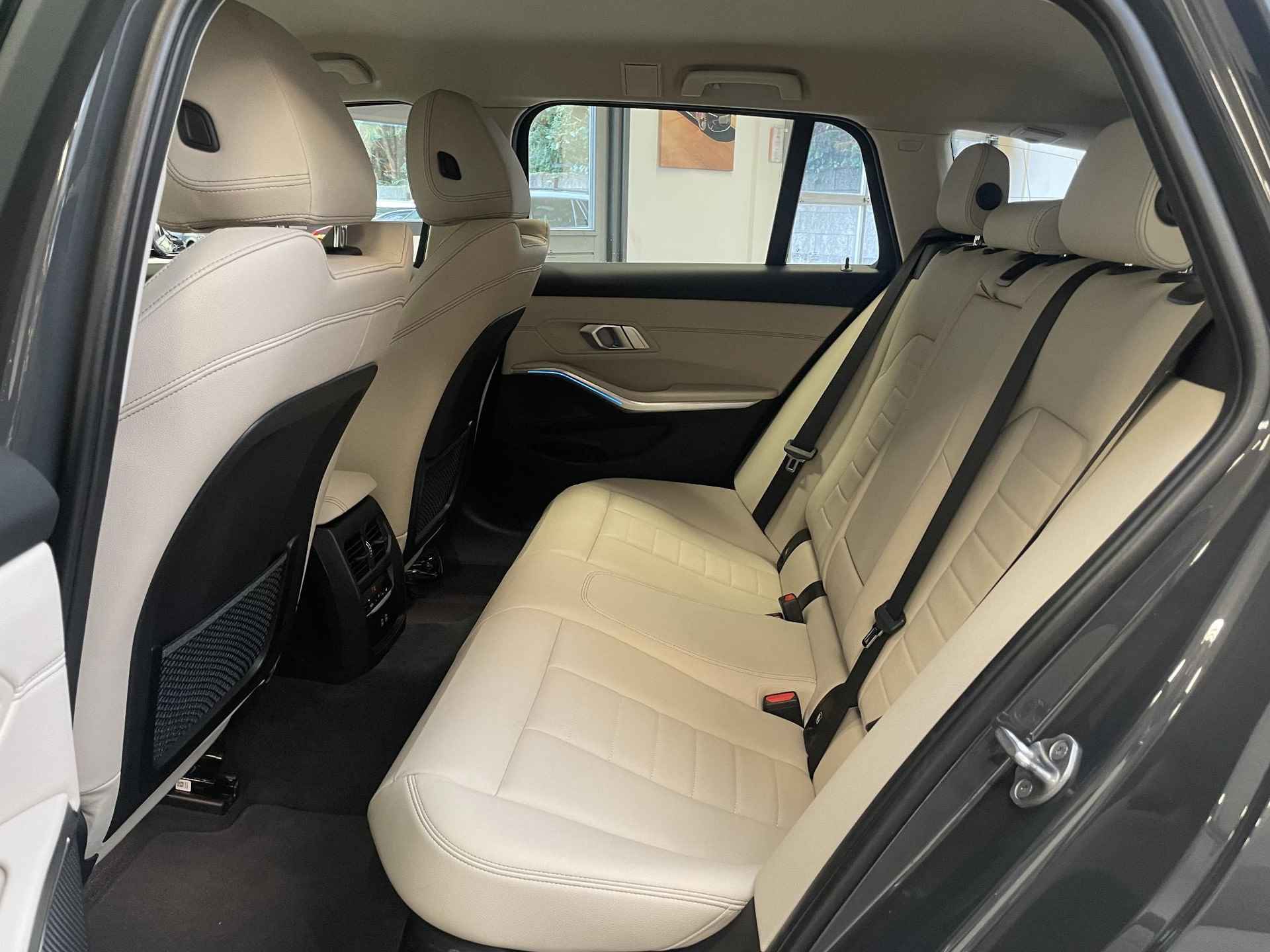 BMW 3-serie Touring 330e Luxury Line | BEIGE LEDEREN SPORTSTOELEN | CAMERA | LASER LIGHT | ACC | - 16/48