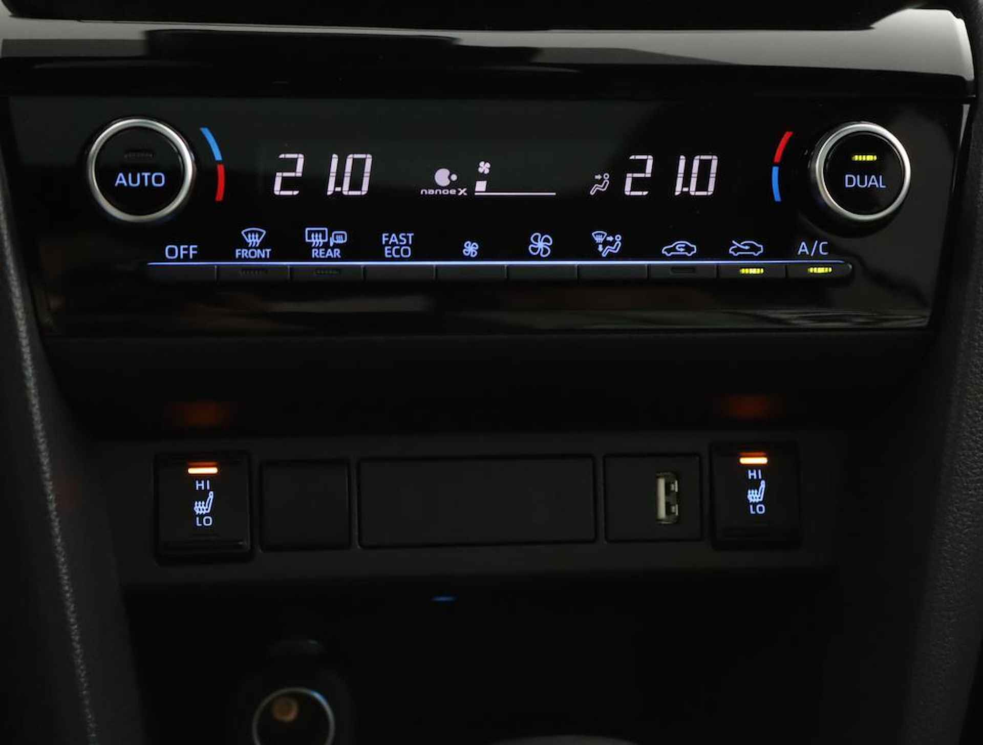 Toyota Yaris Cross 1.5 Hybrid Adventure | Panoramadak | Electrische achterklep | Navigatie | Head up display | - 7/61