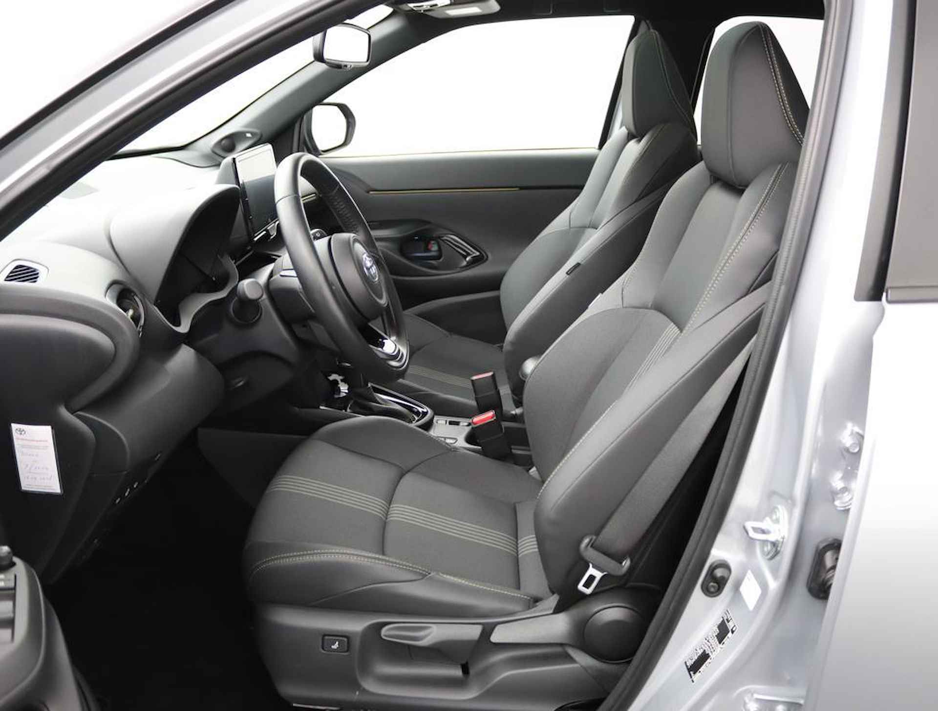 Toyota Yaris Cross 1.5 Hybrid Adventure | Panoramadak | Electrische achterklep | Navigatie | Head up display | - 17/61