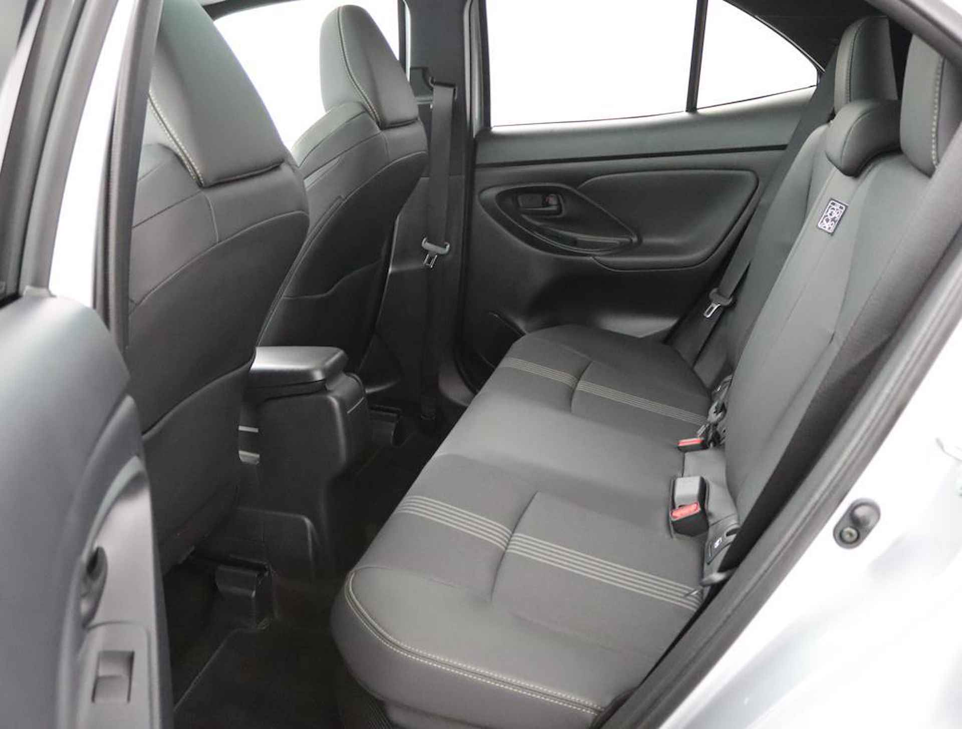 Toyota Yaris Cross 1.5 Hybrid Adventure | Panoramadak | Electrische achterklep | Navigatie | Head up display | - 18/61