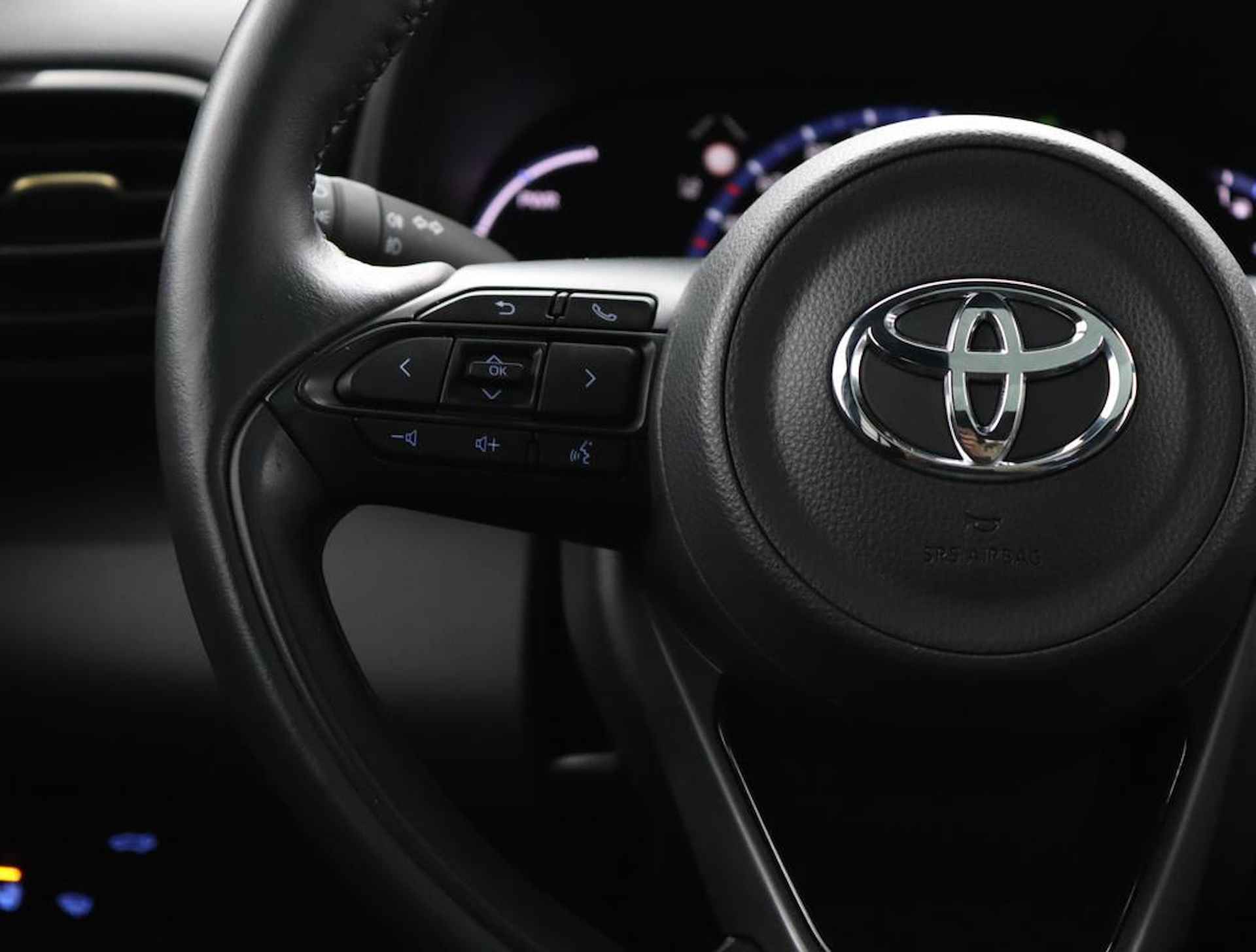 Toyota Yaris Cross 1.5 Hybrid Adventure | Panoramadak | Electrische achterklep | Navigatie | Head up display | - 19/61