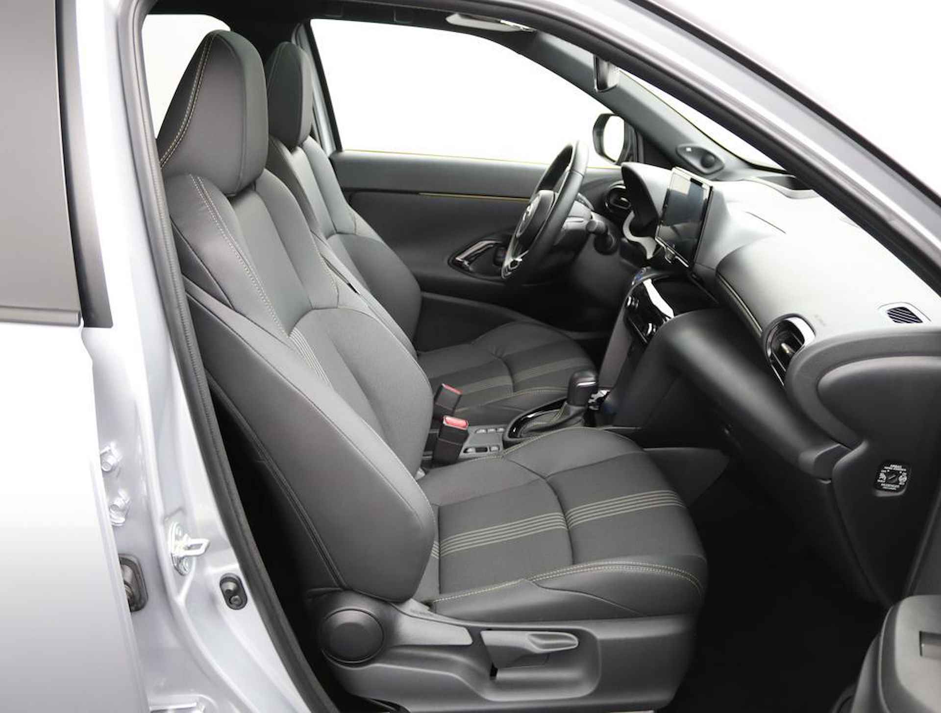 Toyota Yaris Cross 1.5 Hybrid Adventure | Panoramadak | Electrische achterklep | Navigatie | Head up display | - 22/61