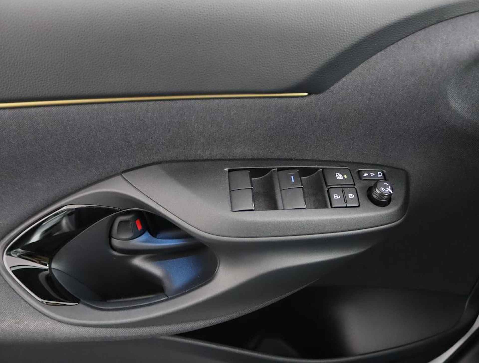 Toyota Yaris Cross 1.5 Hybrid Adventure | Panoramadak | Electrische achterklep | Navigatie | Head up display | - 28/61