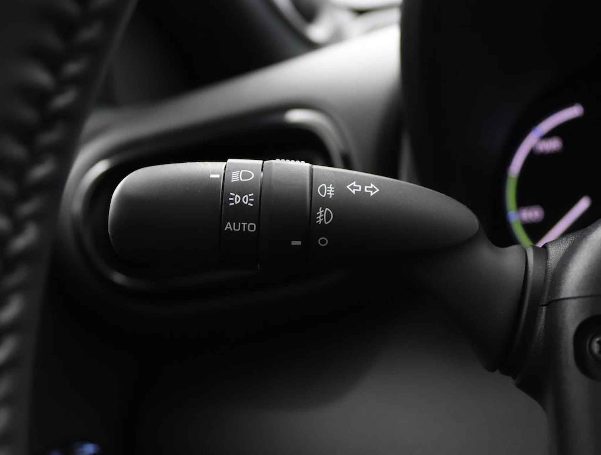Toyota Yaris Cross 1.5 Hybrid Adventure | Panoramadak | Electrische achterklep | Navigatie | Head up display | - 30/61