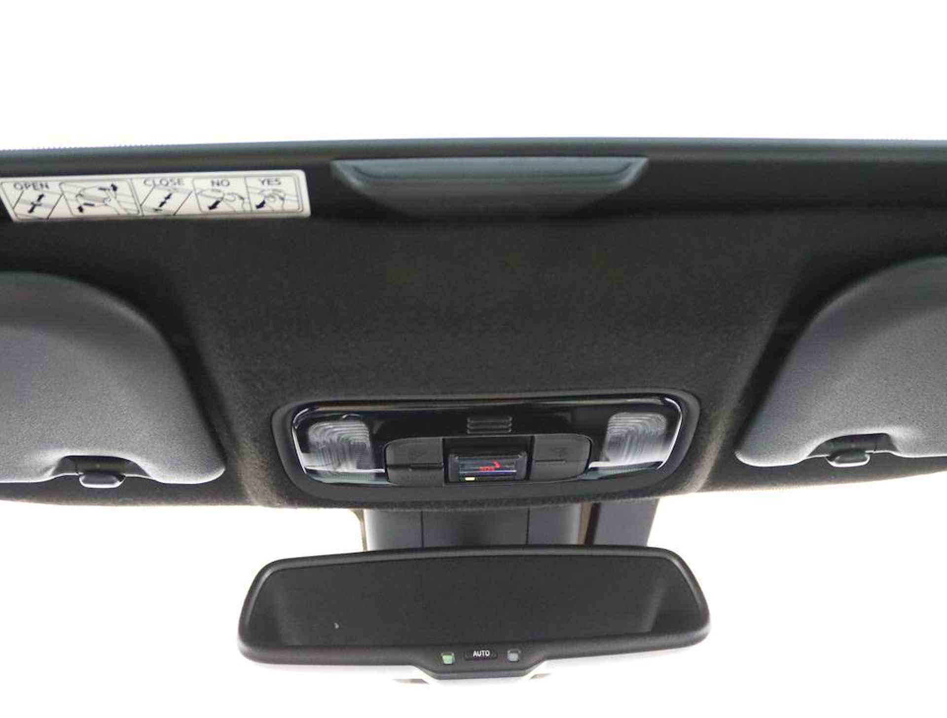 Toyota Yaris Cross 1.5 Hybrid Adventure | Panoramadak | Electrische achterklep | Navigatie | Head up display | - 32/61