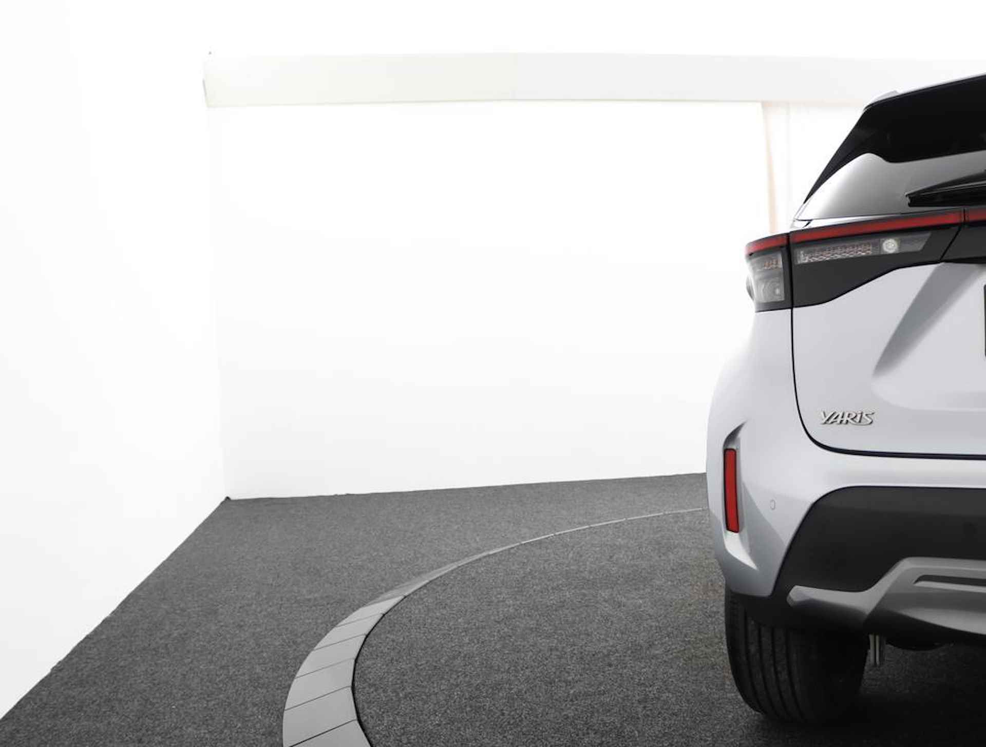 Toyota Yaris Cross 1.5 Hybrid Adventure | Panoramadak | Electrische achterklep | Navigatie | Head up display | - 41/61