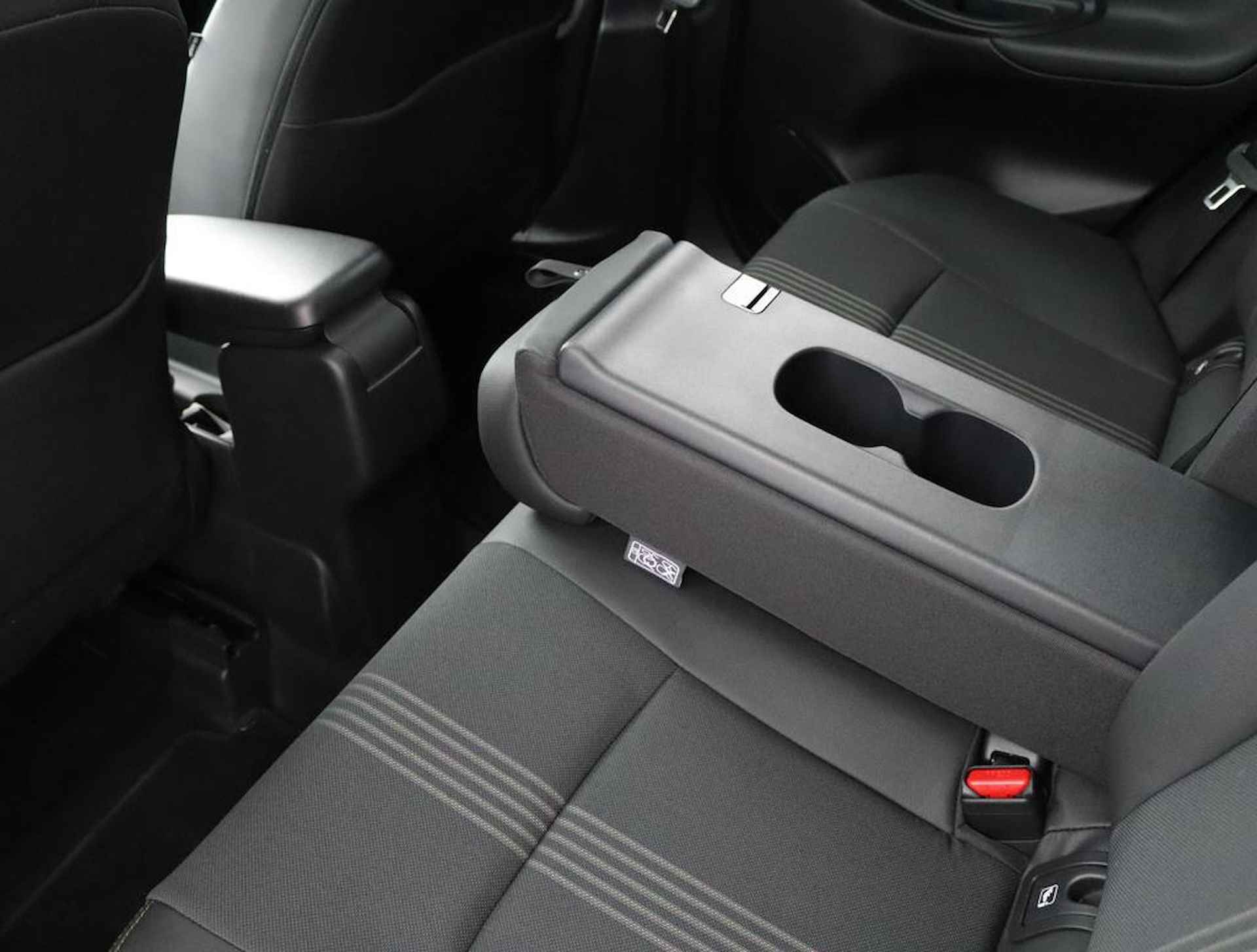 Toyota Yaris Cross 1.5 Hybrid Adventure | Panoramadak | Electrische achterklep | Navigatie | Head up display | - 44/61