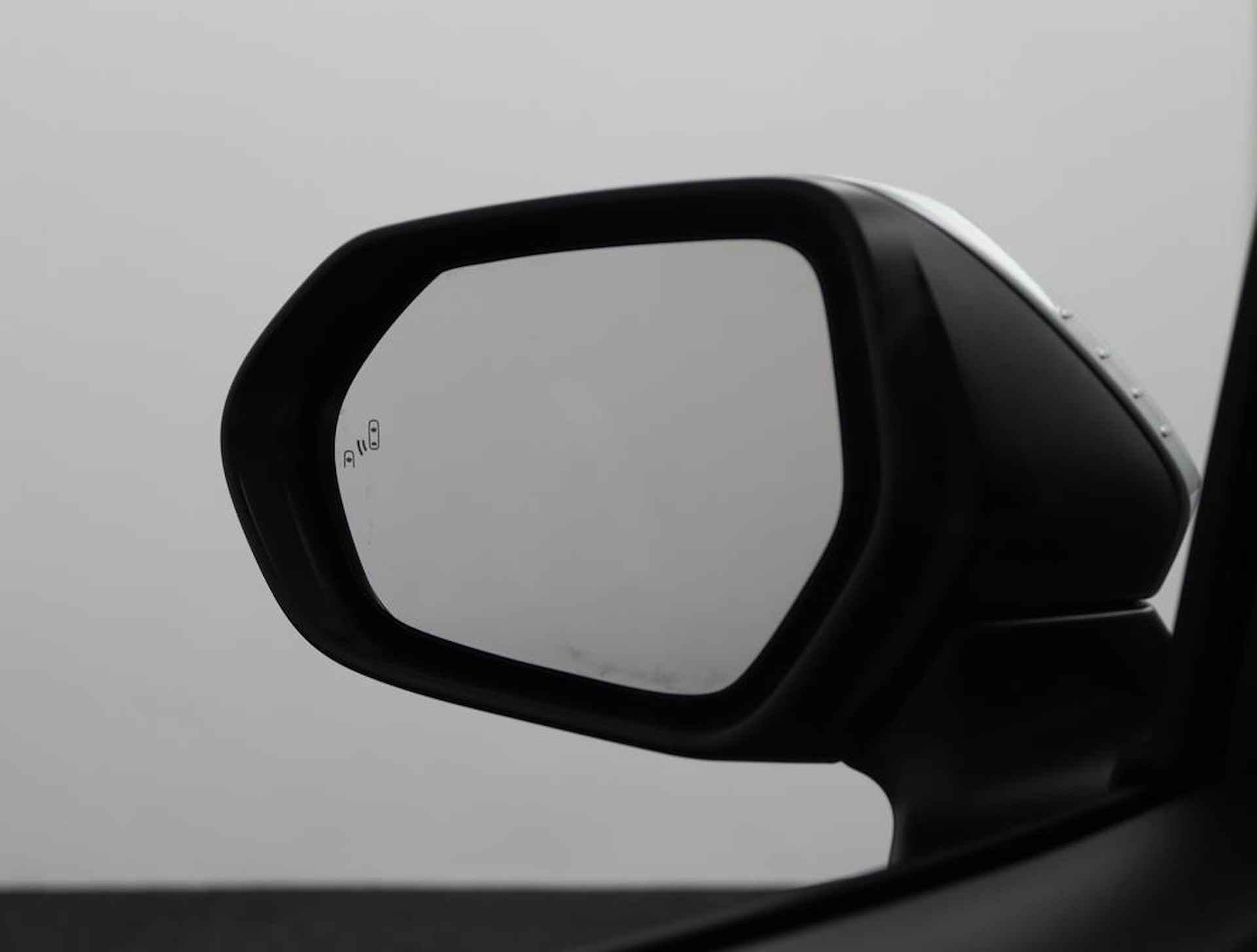 Toyota Yaris Cross 1.5 Hybrid Adventure | Panoramadak | Electrische achterklep | Navigatie | Head up display | - 50/61