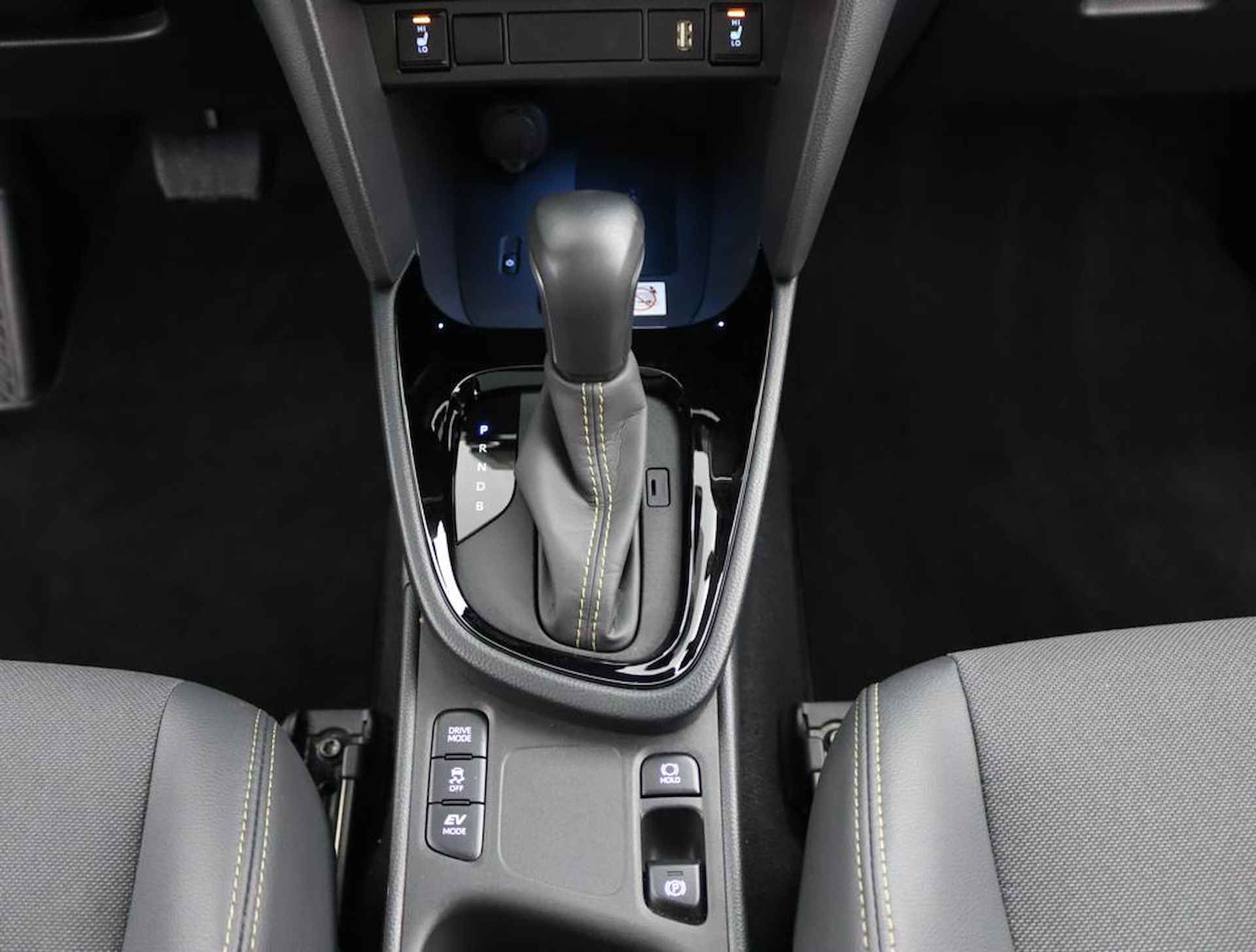 Toyota Yaris Cross 1.5 Hybrid Adventure | Panoramadak | Electrische achterklep | Navigatie | Head up display | - 55/61