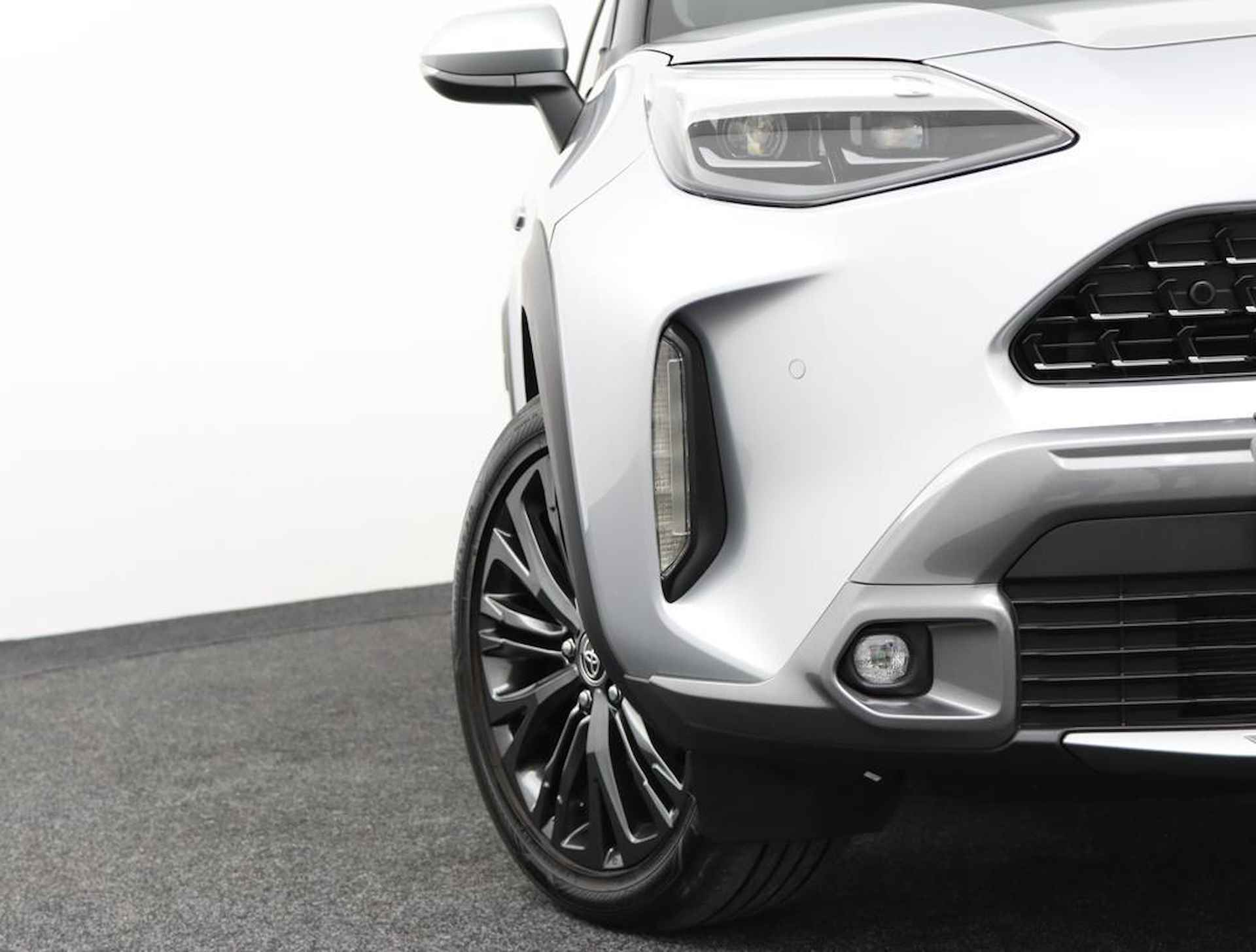 Toyota Yaris Cross 1.5 Hybrid Adventure | Panoramadak | Electrische achterklep | Navigatie | Head up display | - 60/61