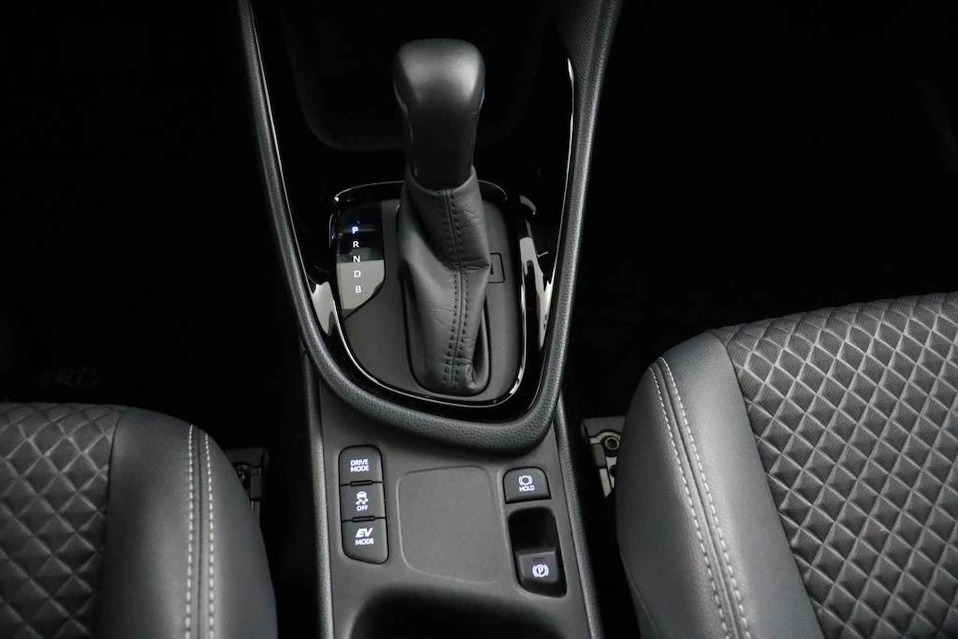 Toyota Yaris 1.5 Hybrid Executive | Two-Tone | Apple Carplay/Android Auto |Half leder\stof | - 26/47