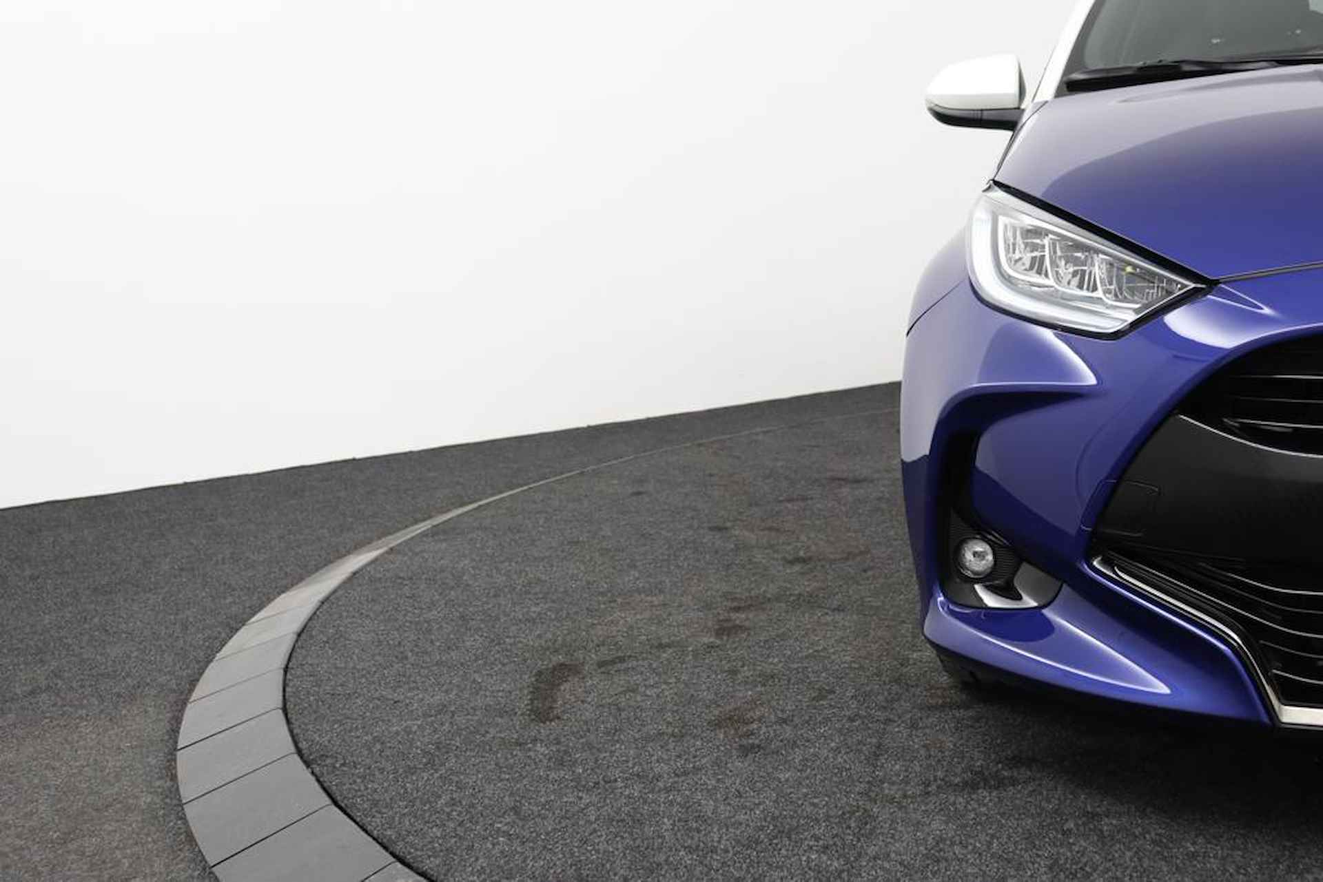 Toyota Yaris 1.5 Hybrid Executive | Two-Tone | Apple Carplay/Android Auto |Half leder\stof | - 35/47