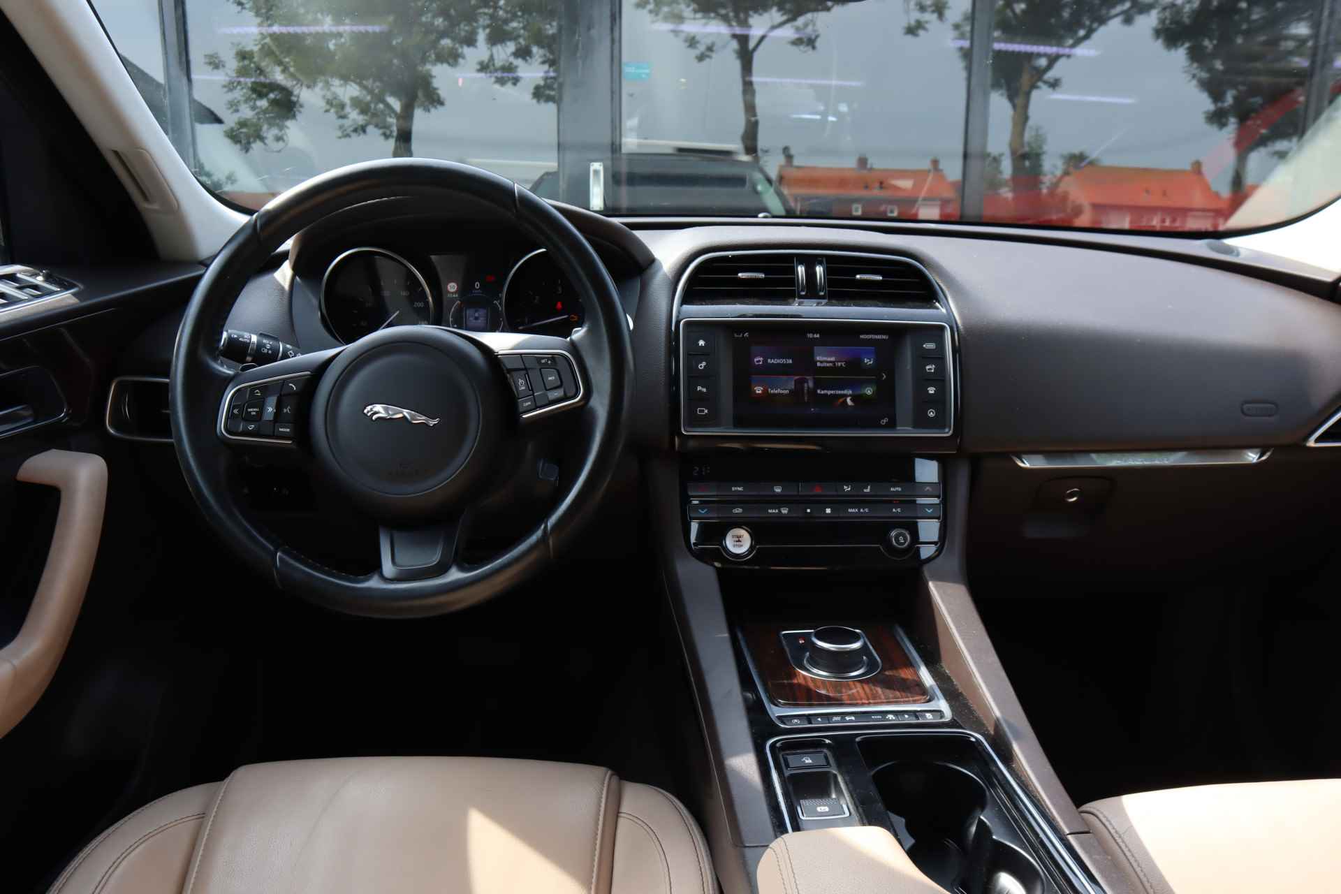 Jaguar F-Pace 3.0 Portfolio AWD 30d Navigatie | Leder | bi- Xenon | LM 22 inch | - 11/35