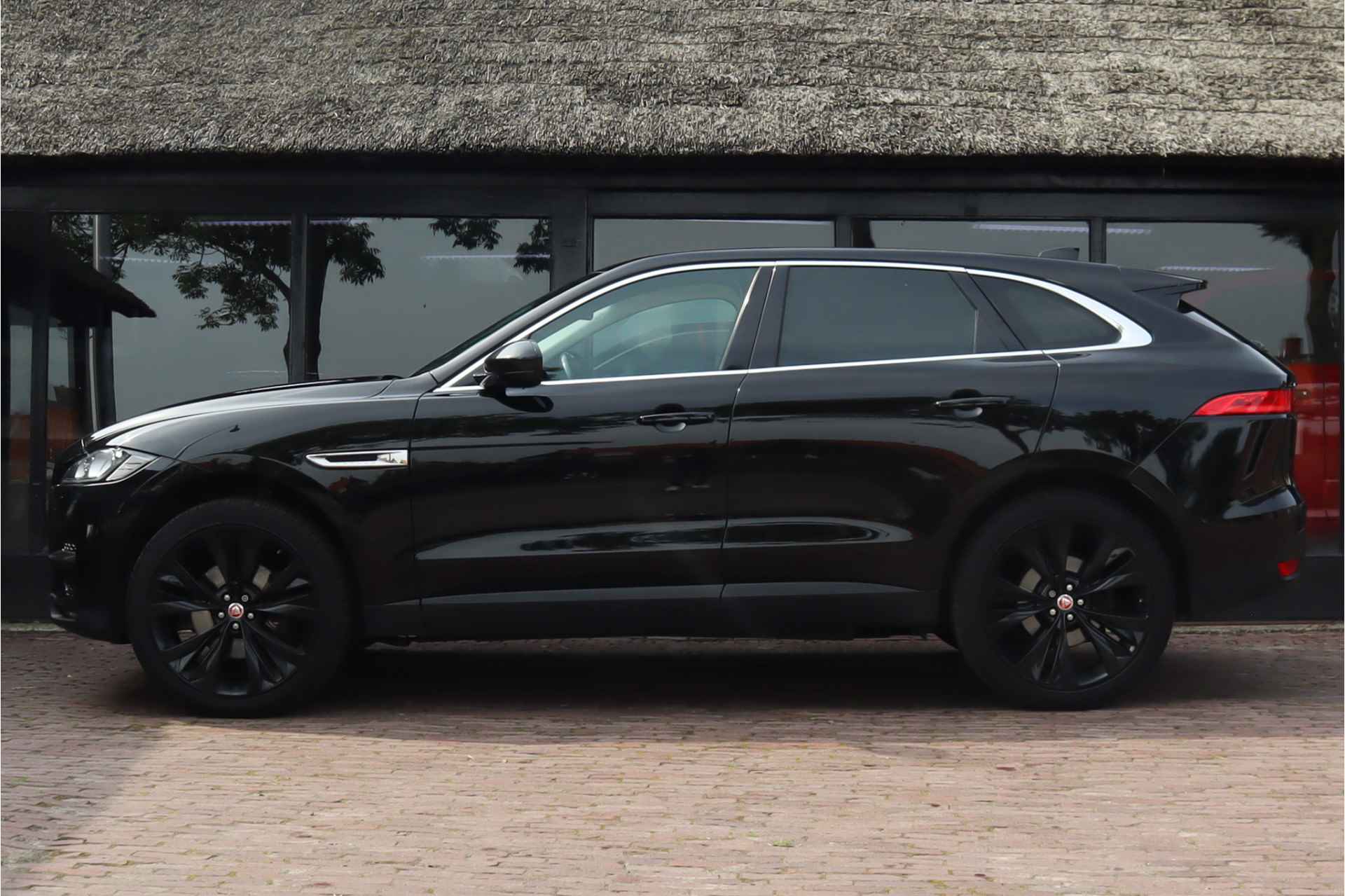 Jaguar F-Pace 3.0 Portfolio AWD 30d Navigatie | Leder | bi- Xenon | LM 22 inch | - 13/35