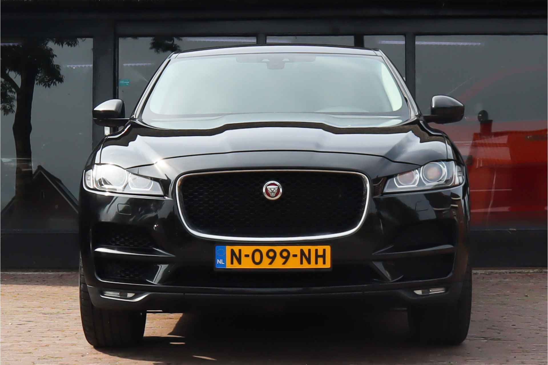 Jaguar F-Pace 3.0 Portfolio AWD 30d Navigatie | Leder | bi- Xenon | LM 22 inch | - 15/35