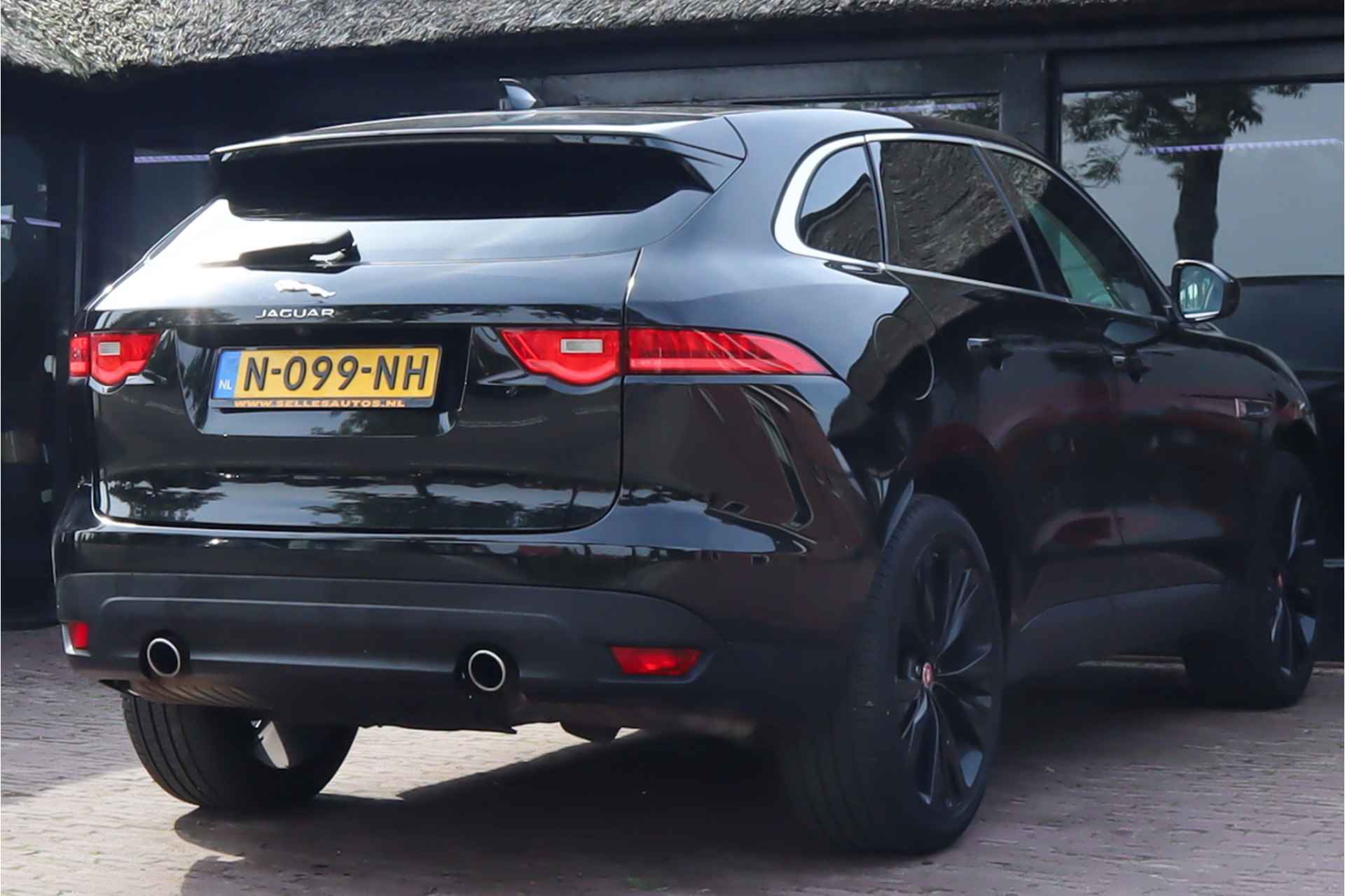 Jaguar F-Pace 3.0 Portfolio AWD 30d Navigatie | Leder | bi- Xenon | LM 22 inch | - 24/35