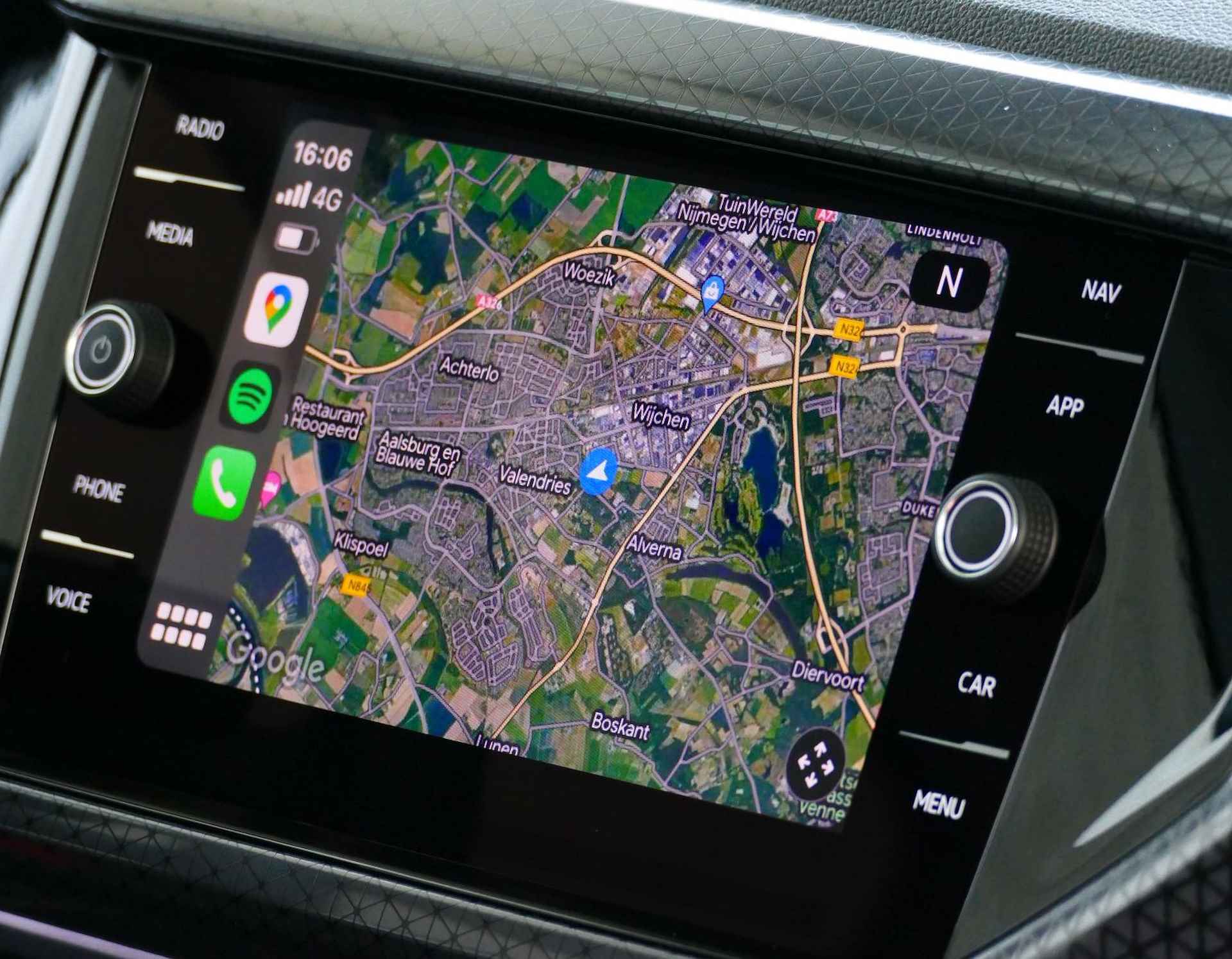 Volkswagen T-Cross 1.5 TSI 150PK STYLE LED NAVI VIR.COCKPIT CARPLAY CAMERA STOELVERW. ADAP.CRUIS DAB 12/23 70 BIJNA NIEUWE VOLKSWAGEN'S UIT VOORRAAD LEVERBAAR - 4/68